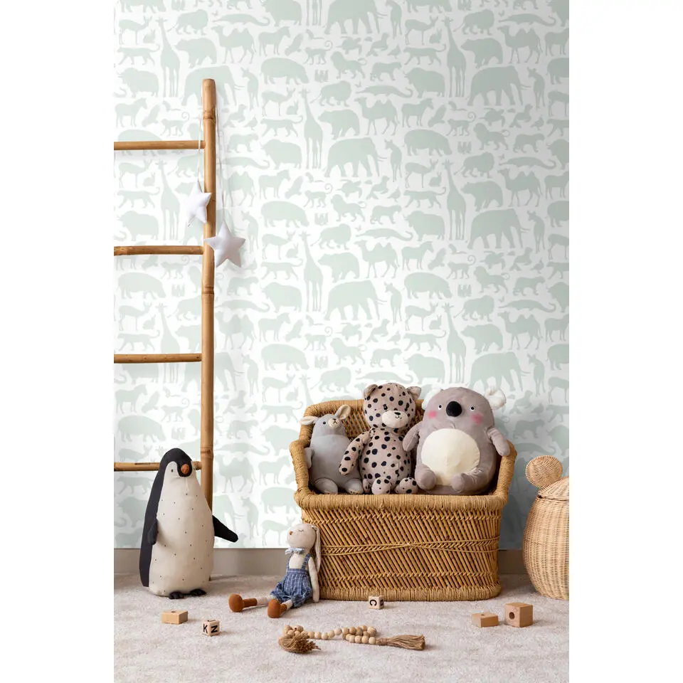 Walls4You behang jungle dieren lichtgroen en wit - 53 cm x 10.05 m