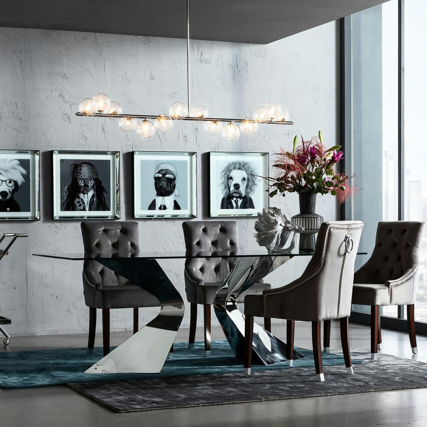 PRINCE - Chaise avec accoudoirs en velours gris et hêtre