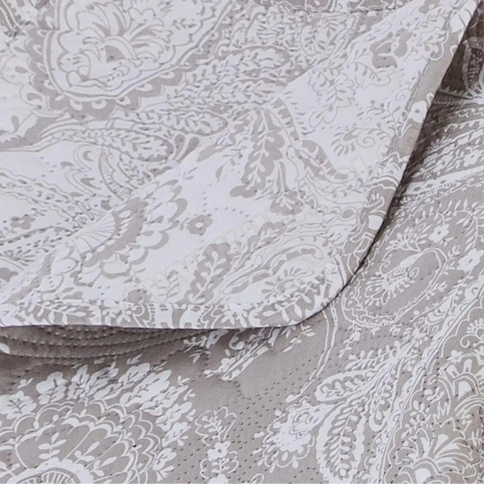 Luxe Bedsprei Marie lichtgrijs 240x 260 met slopen