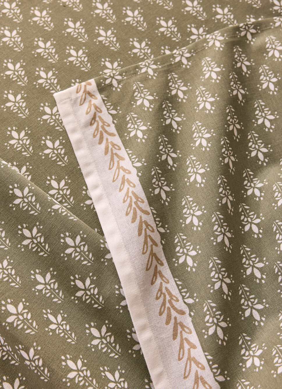 NAPPE IMPRIMÉE AVEC ENCADREMENT à MOTIF vert