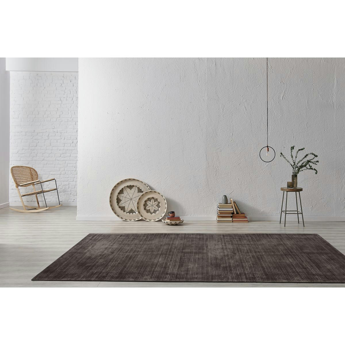 BRIDGET - Tapis moderne fait main en Viscose Marron foncé 80x150 cm