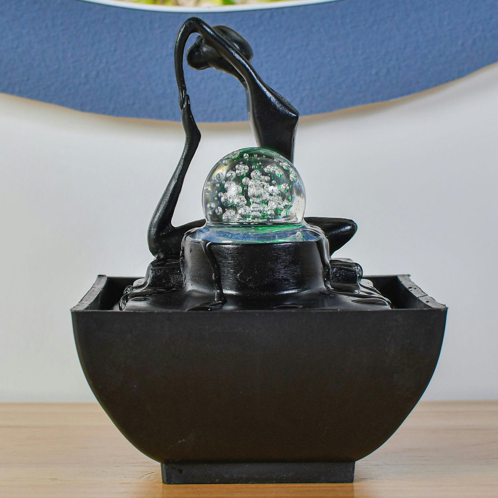 YOGA - Fontaine d'intérieur zen Yogi en résine noir avec éclairage led - H19