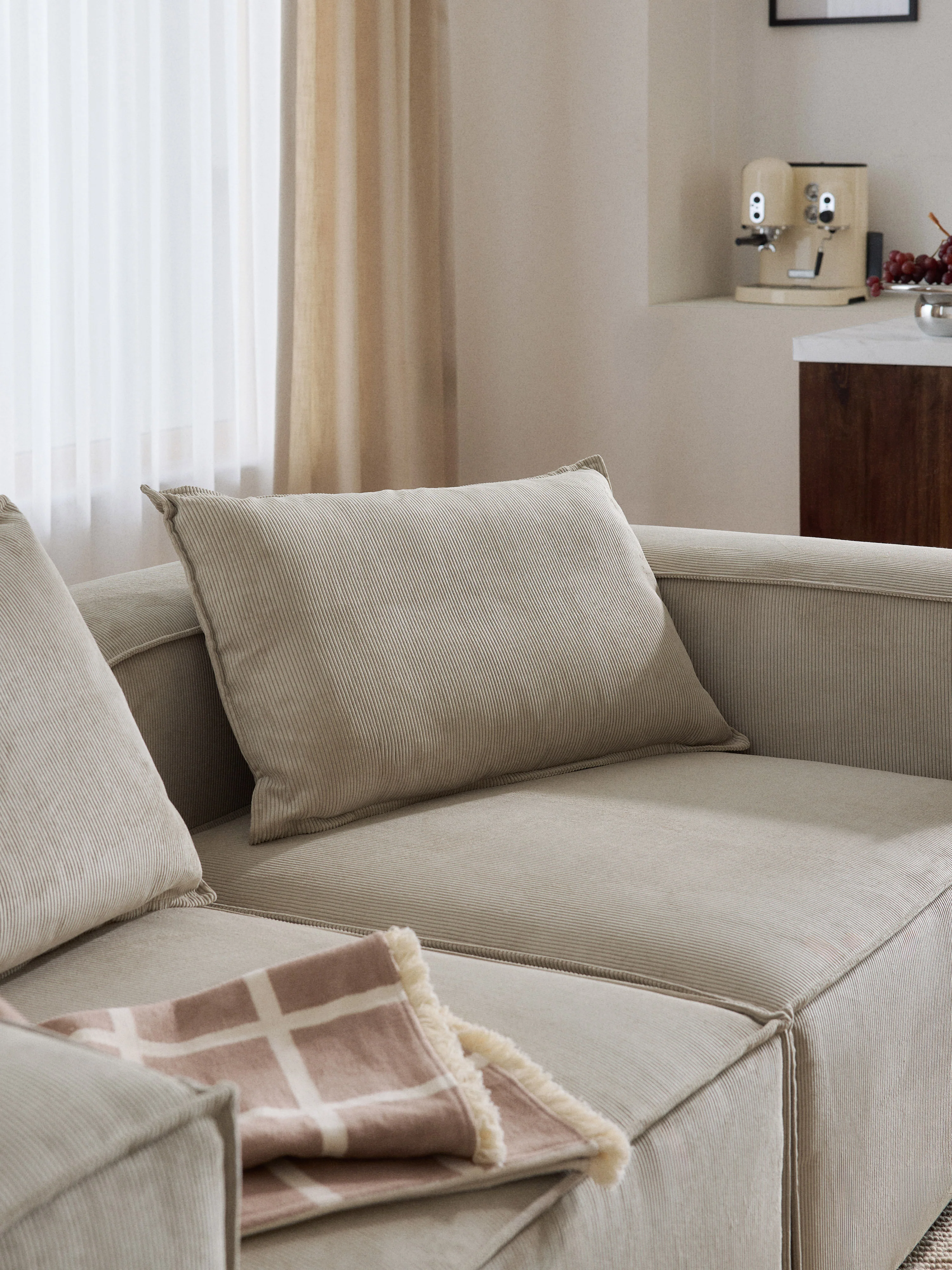 Großes Sofa-Kissen Lennon aus Cord, 50 x 80 cm