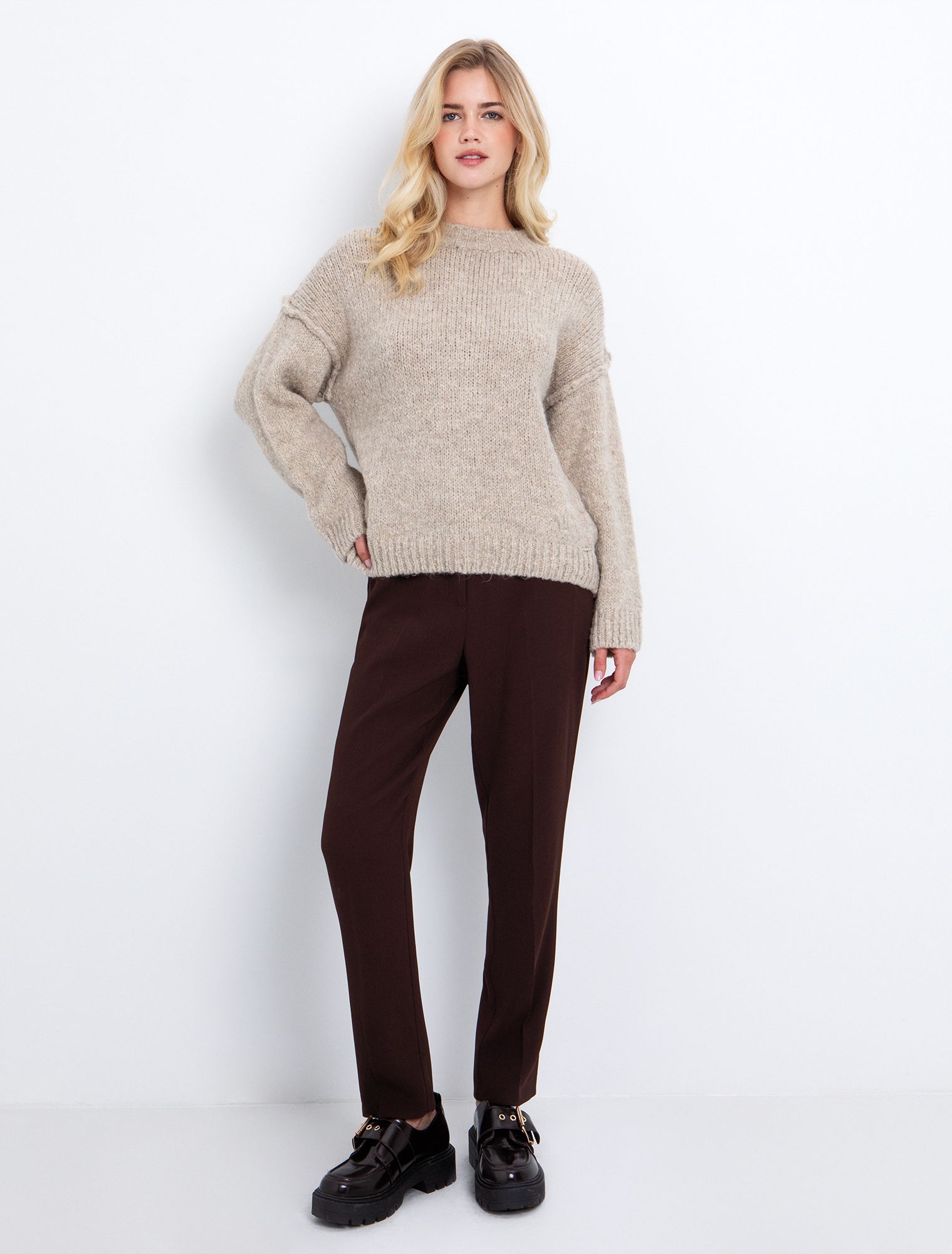 Πουλόβερ με ραφή στο μανίκι