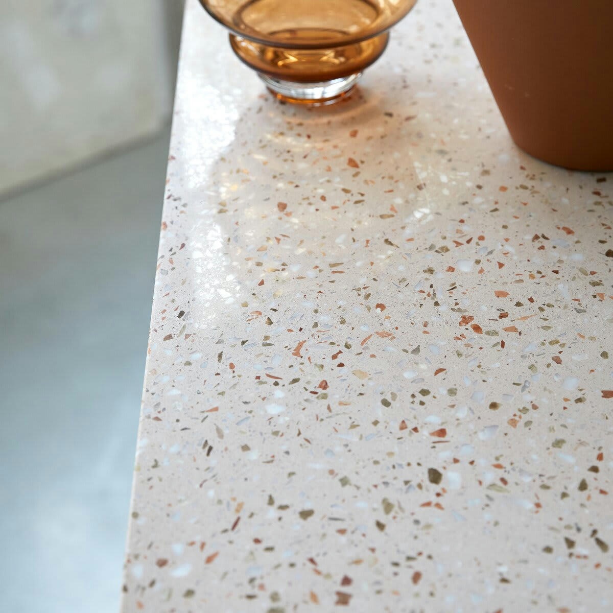 MIHO - Console en teck et terrazzo premium rose