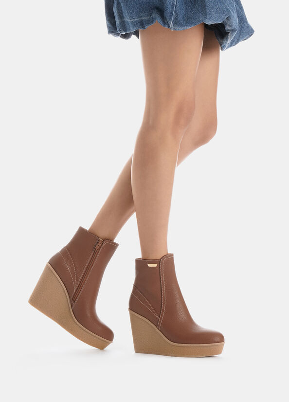 Stivaletti in pelle con zeppa