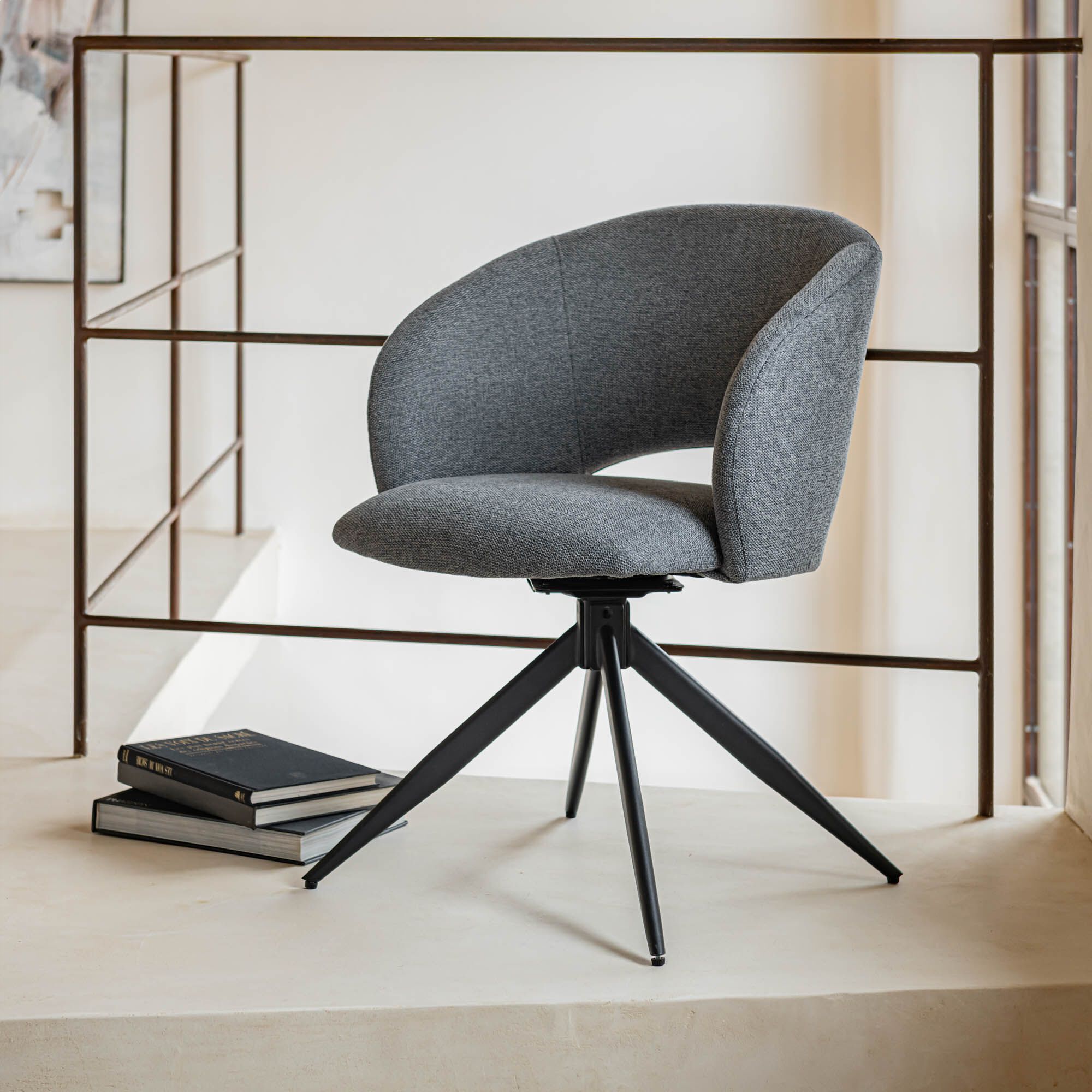 ELZIAS - Chaise de repas pivotante avec accoudoirs en tissu - gris