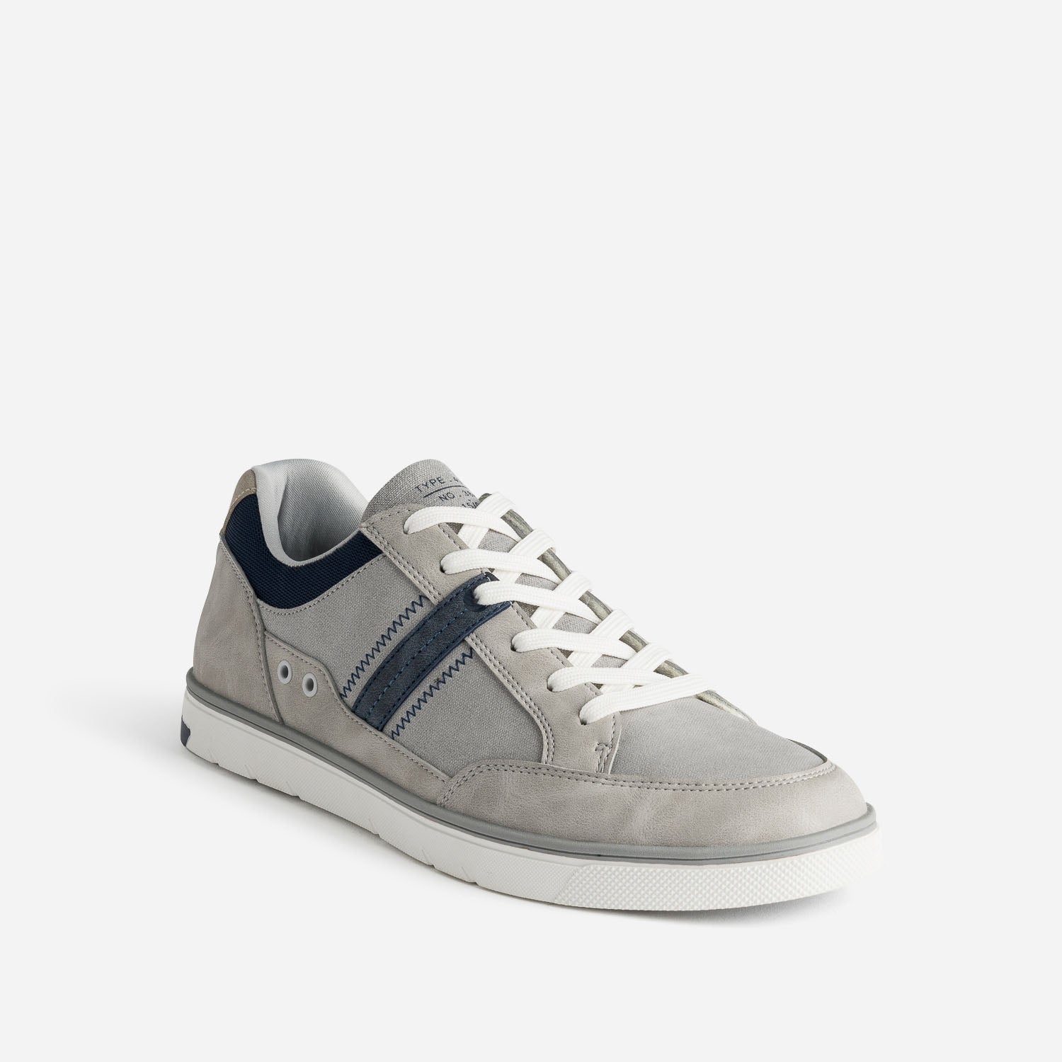 Tennis grise et bleu marine