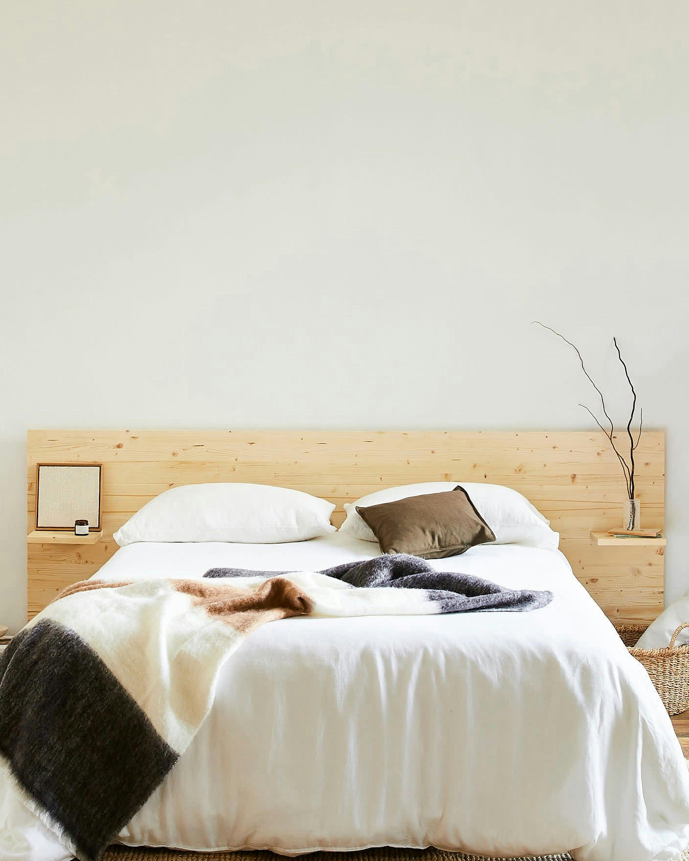 NALA - Tête de lit avec table de chevet de couleur beige pour lit 135 cm