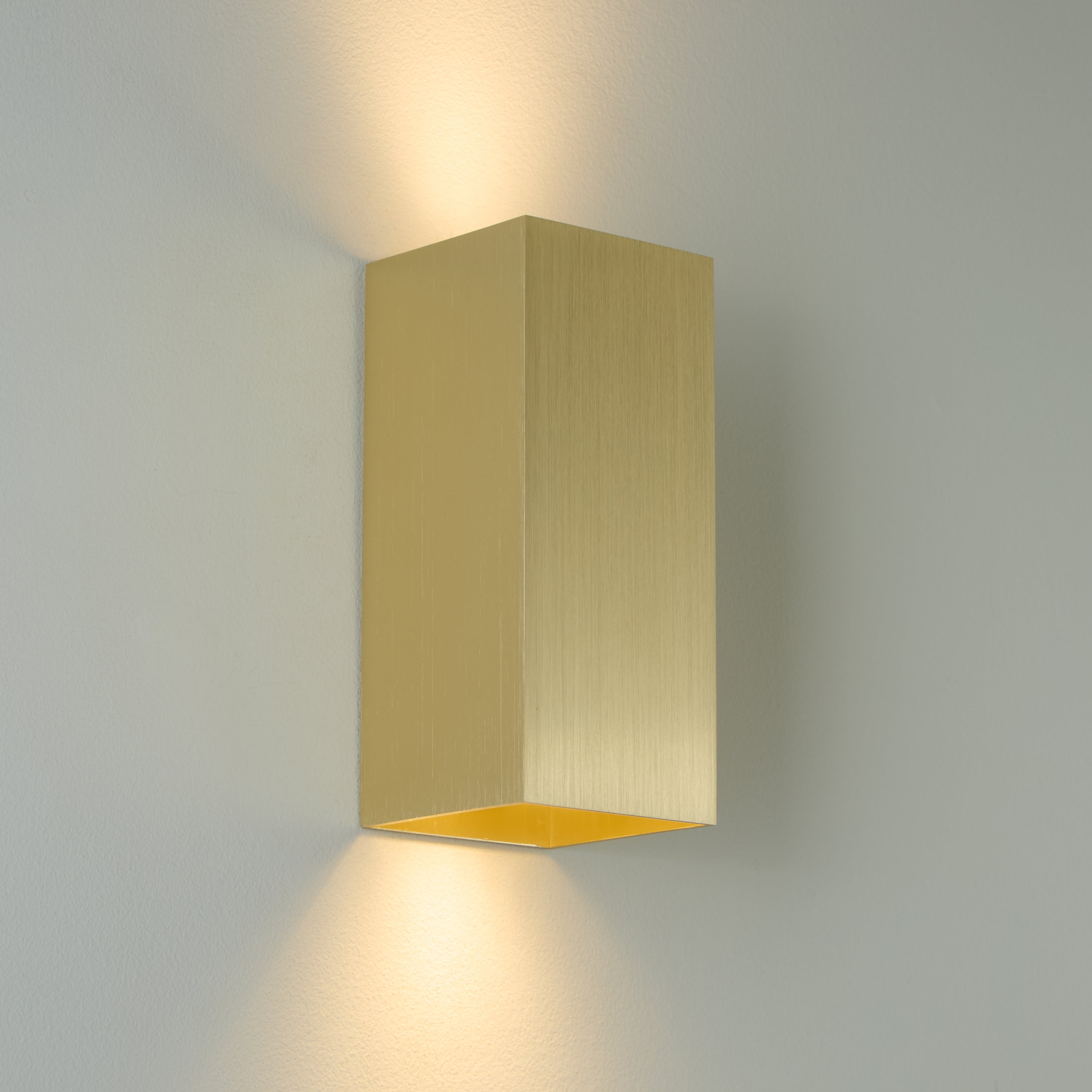 Searchlight Wall Wandlamp Vierkant - H 15,4 cm - Goud