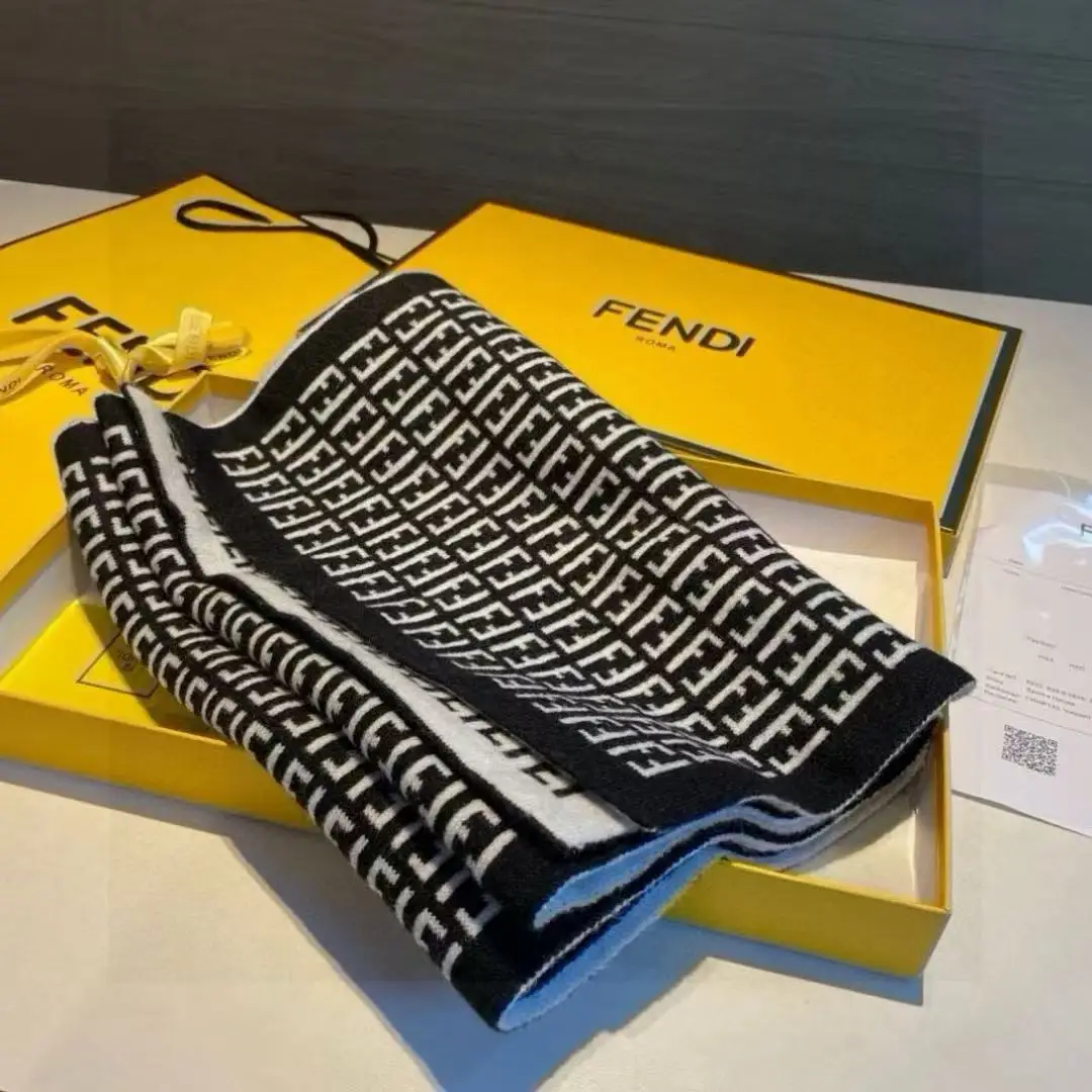Fendi Wool knit double-sided scarf
