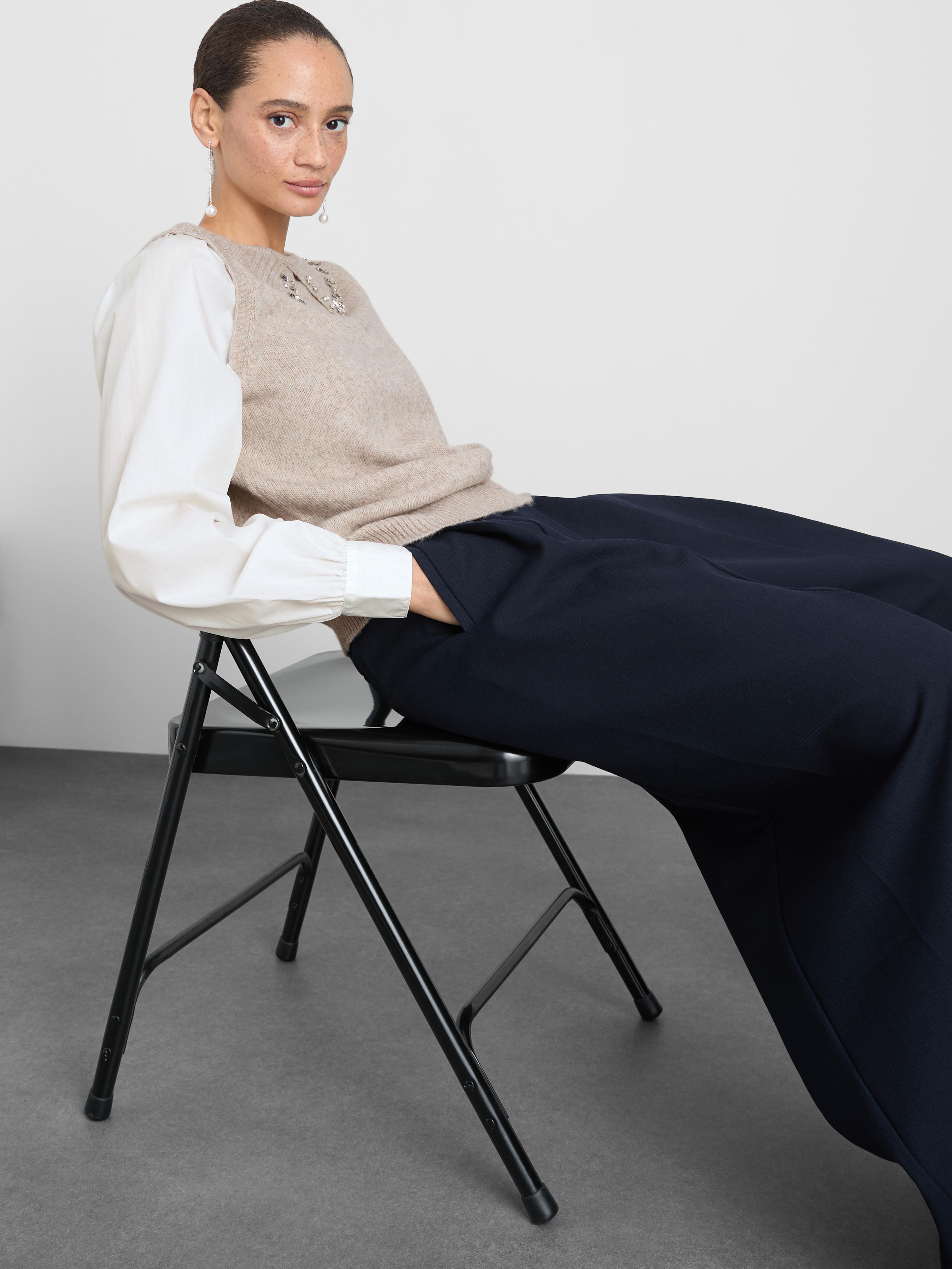 2 in 1 Embroidered Collar Sweater