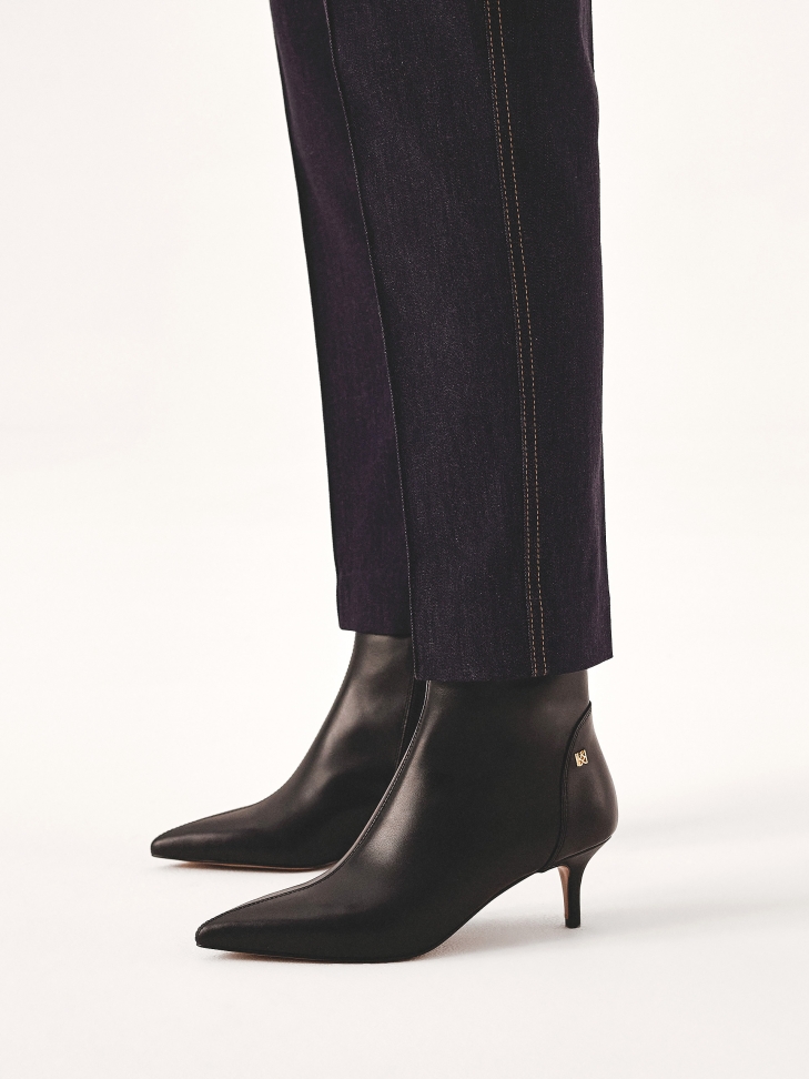 Leather boots with ducktail heels