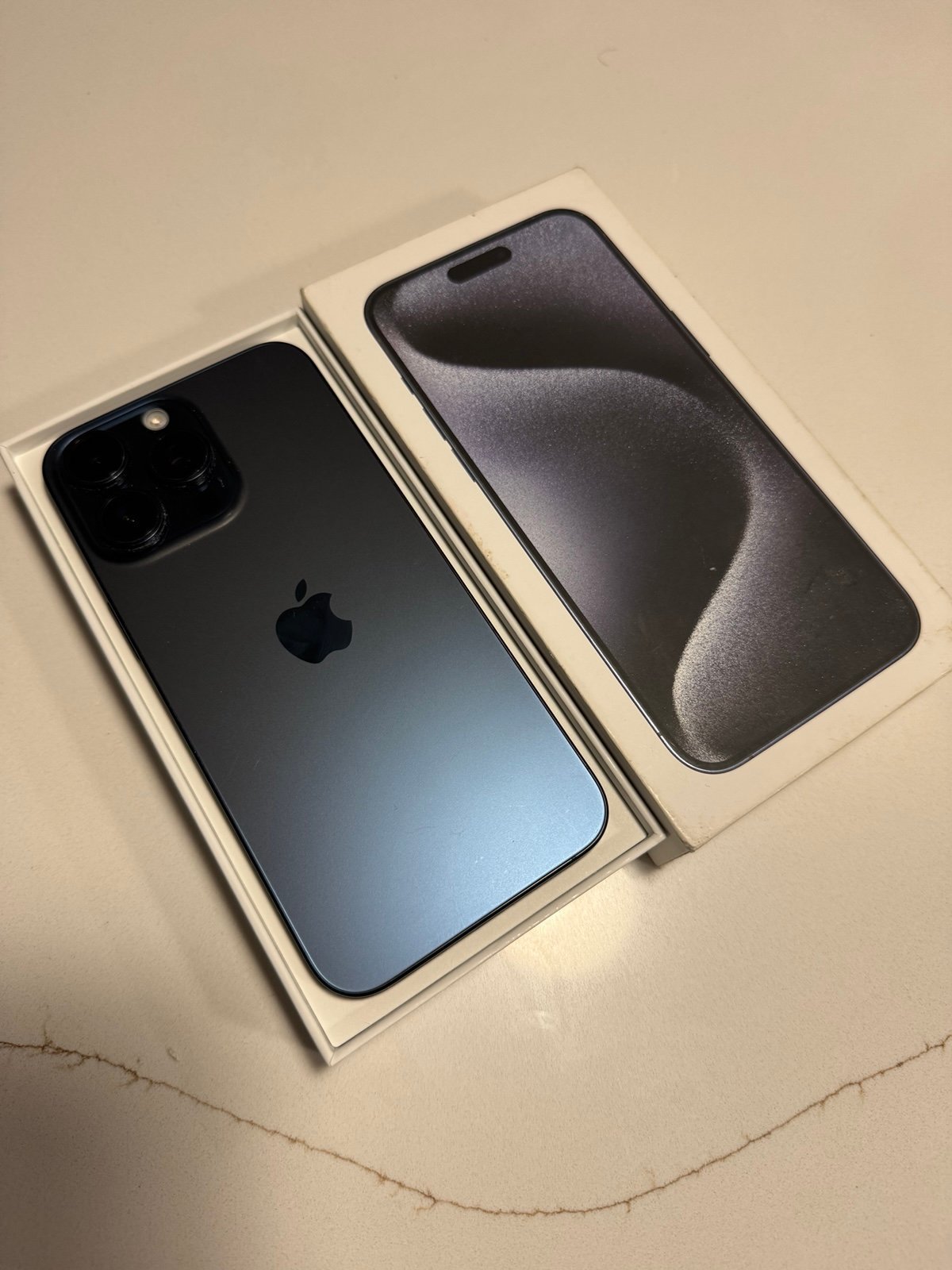 iPhone 15 PRO MAX 256G UNLOCKED