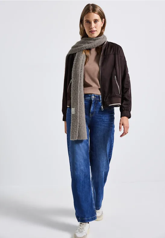 Langer Federgarn Schal