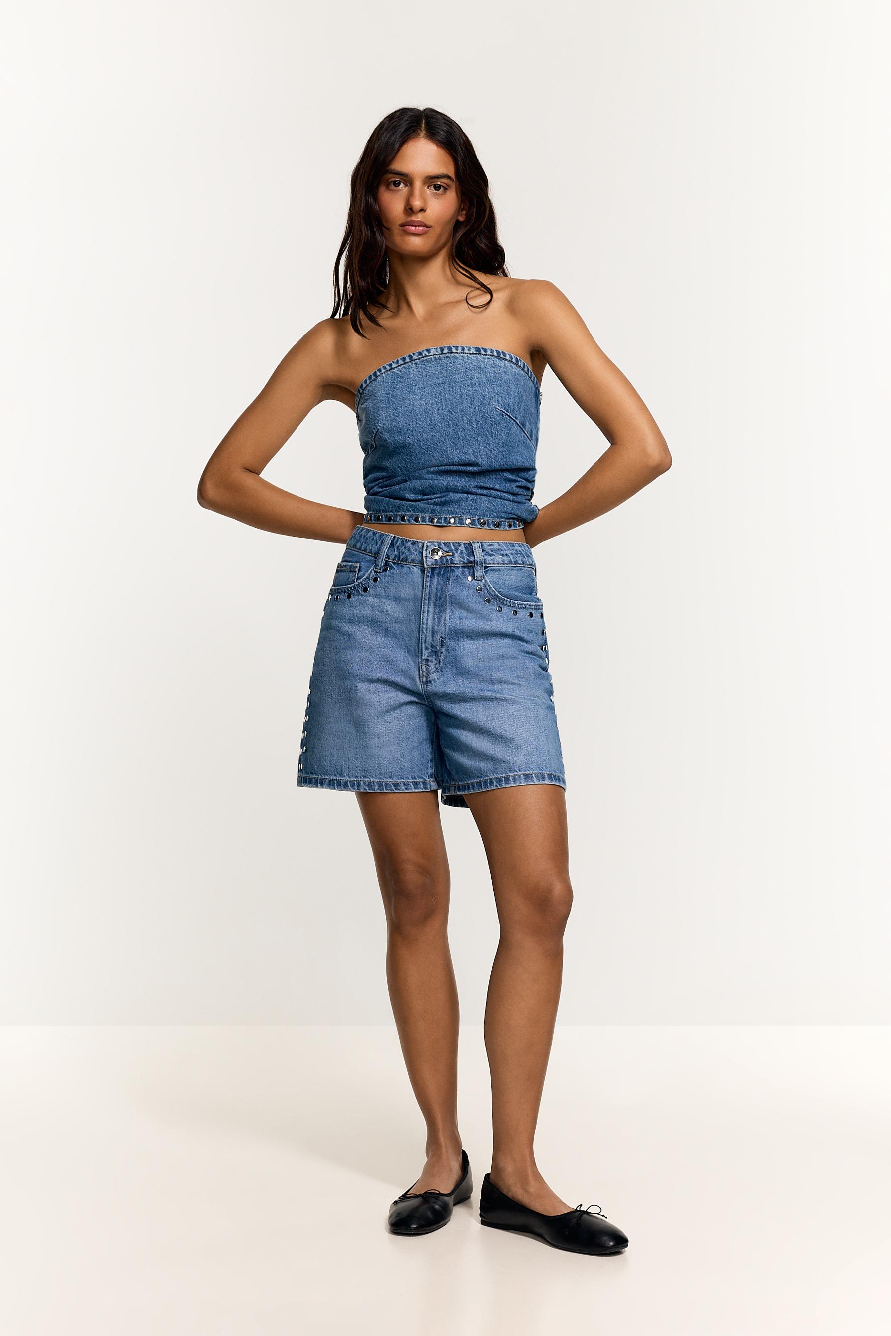 Bermuda denim tachas