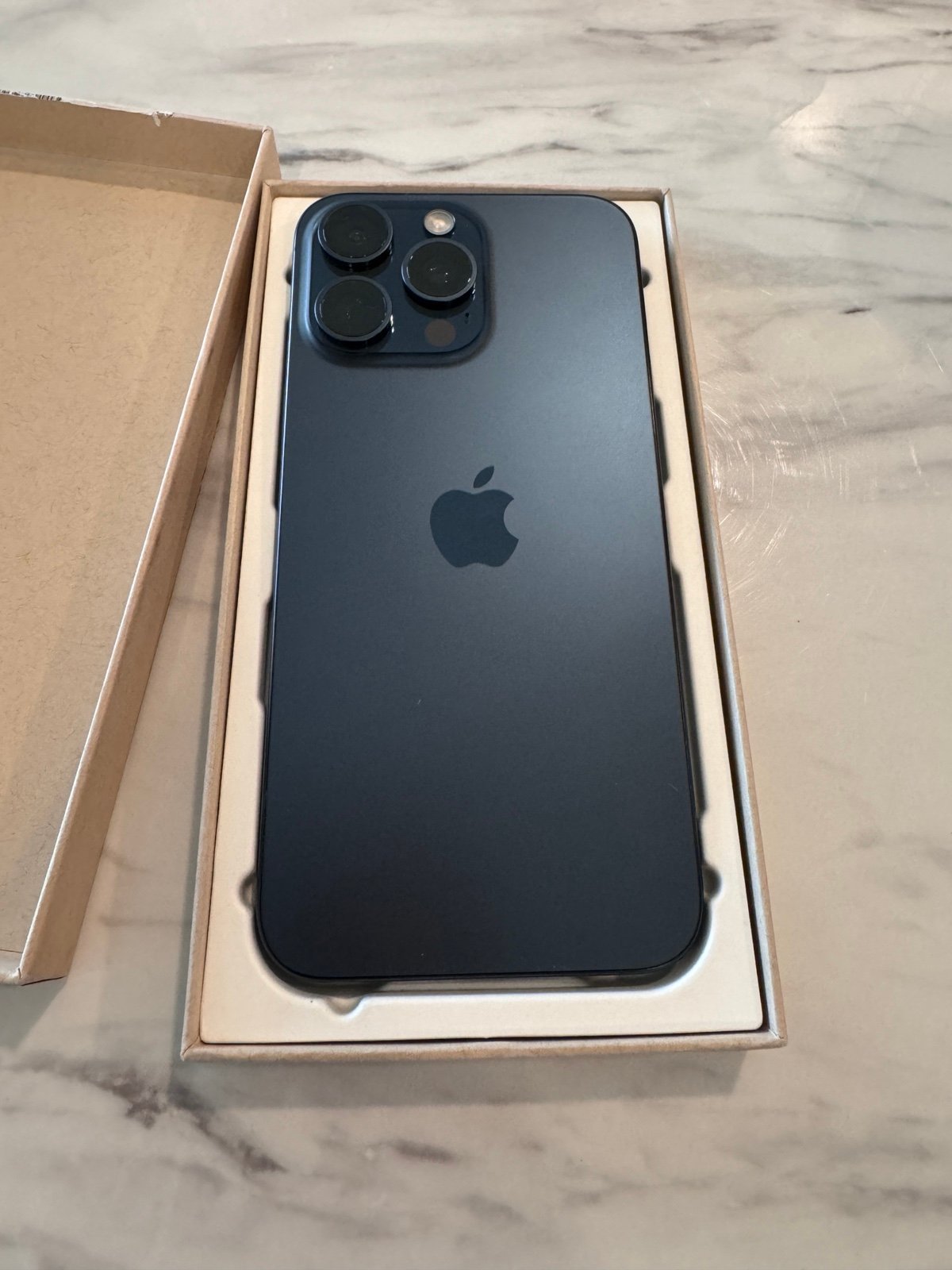 BRAND NEW UNLOCKED iPhone 15 PRO MAX