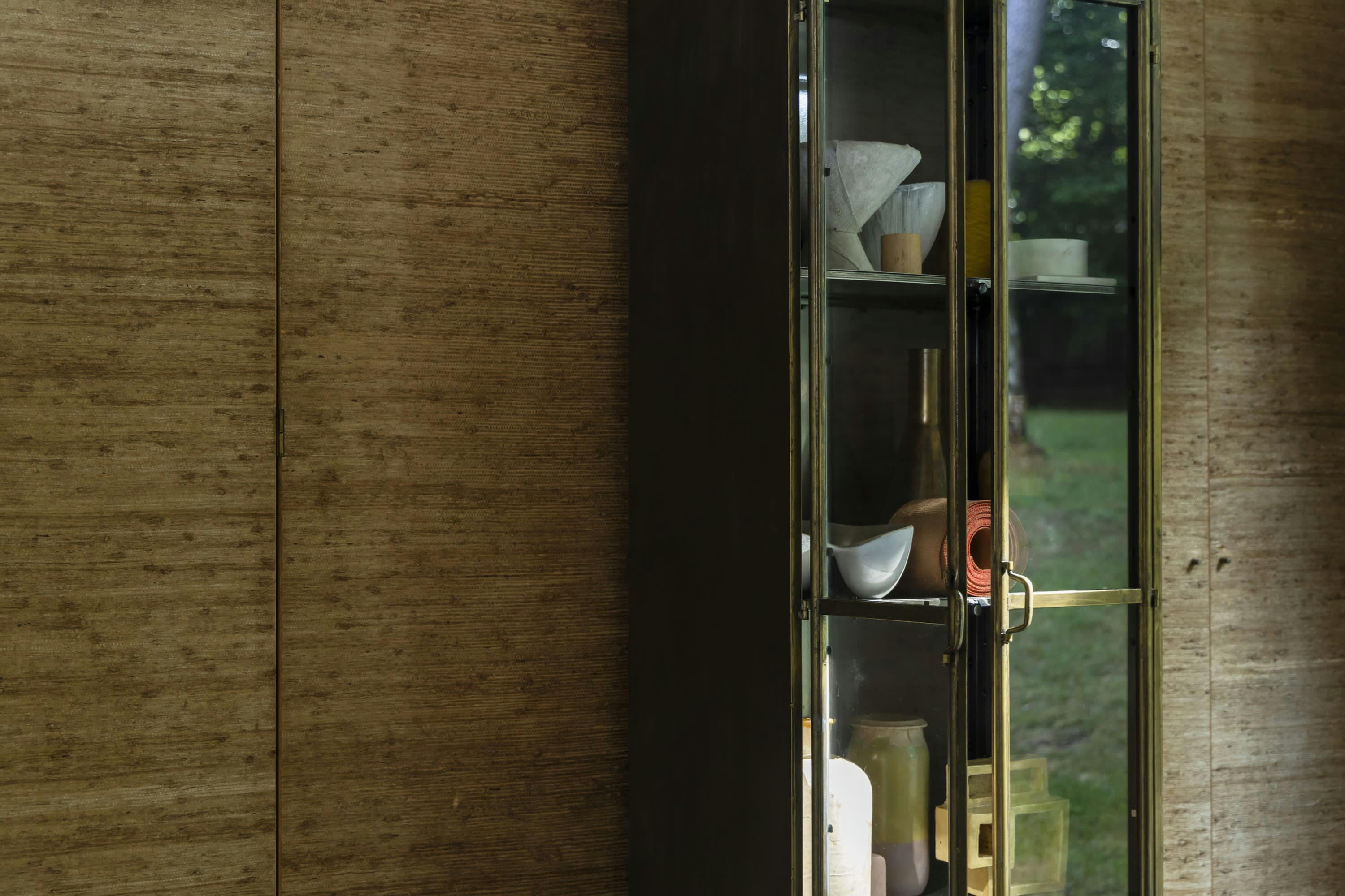 GERTLUSH - Armoire en métal doré