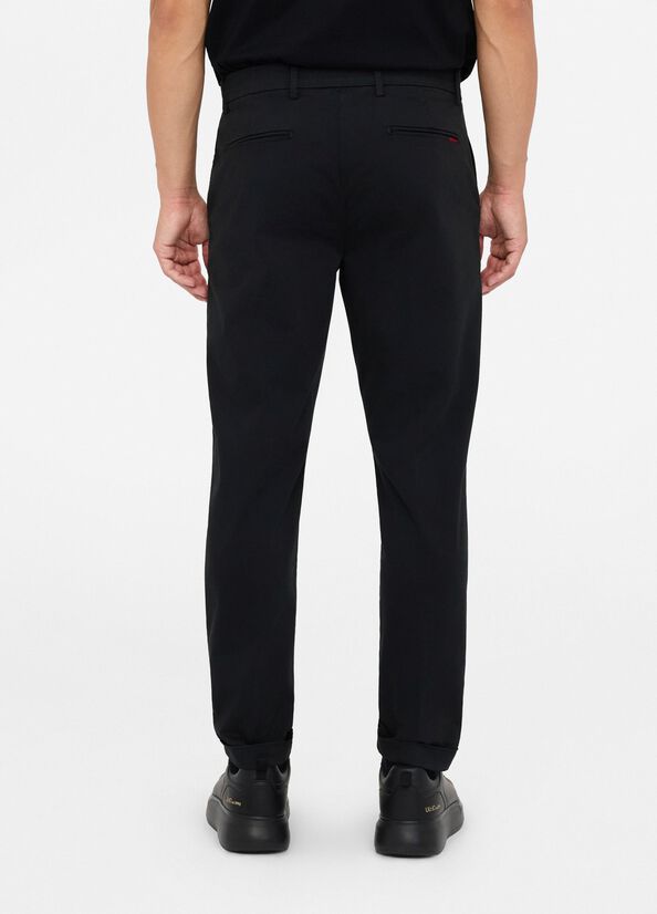 Pantaloni chino in raso con risvolto