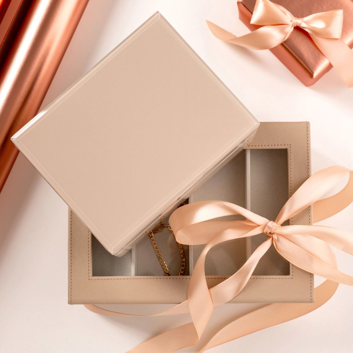 Szkatułka AERLA szklana beżowa 19x15x8 cm