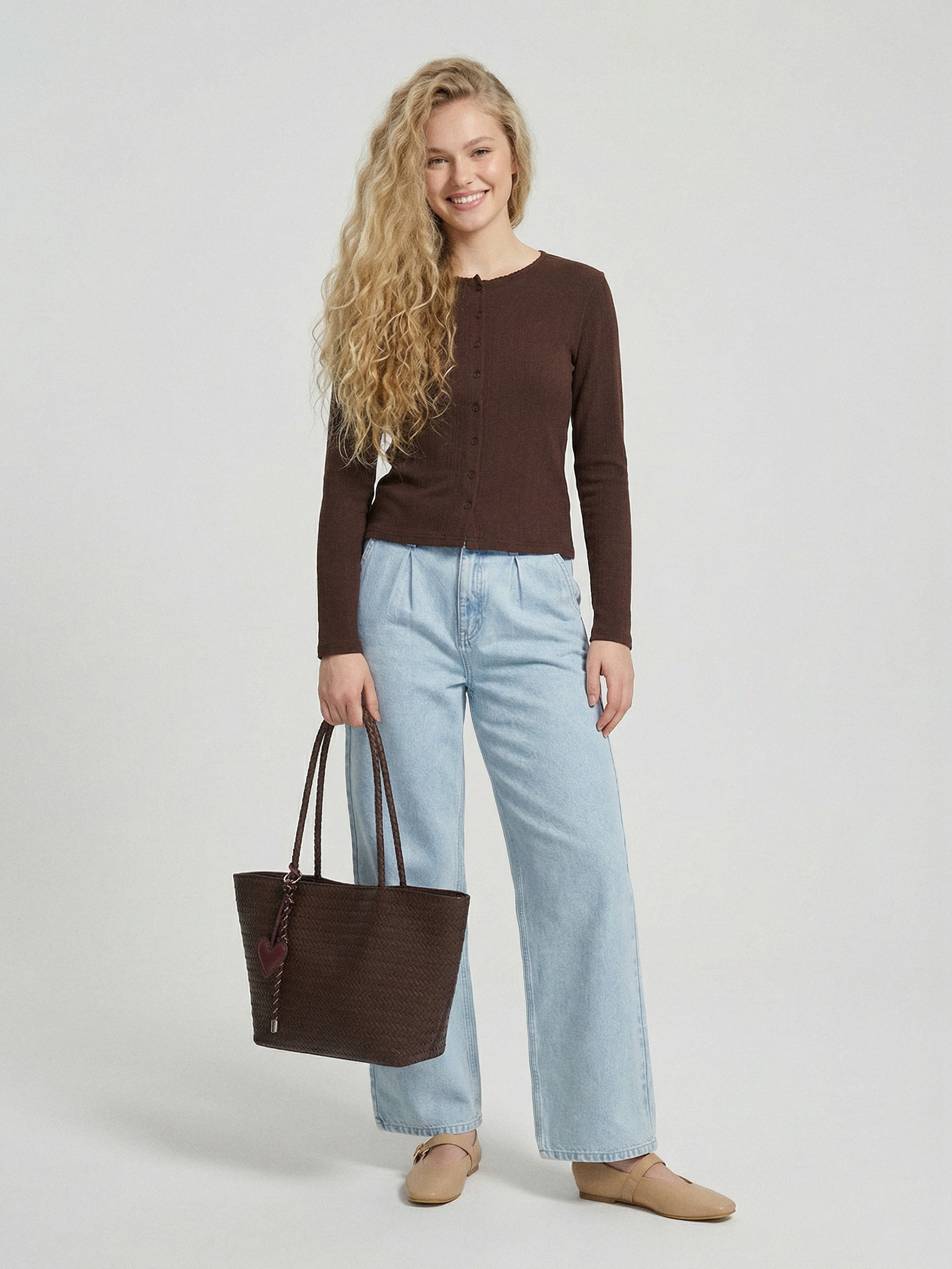 Jeansy wide leg z efektem sprania