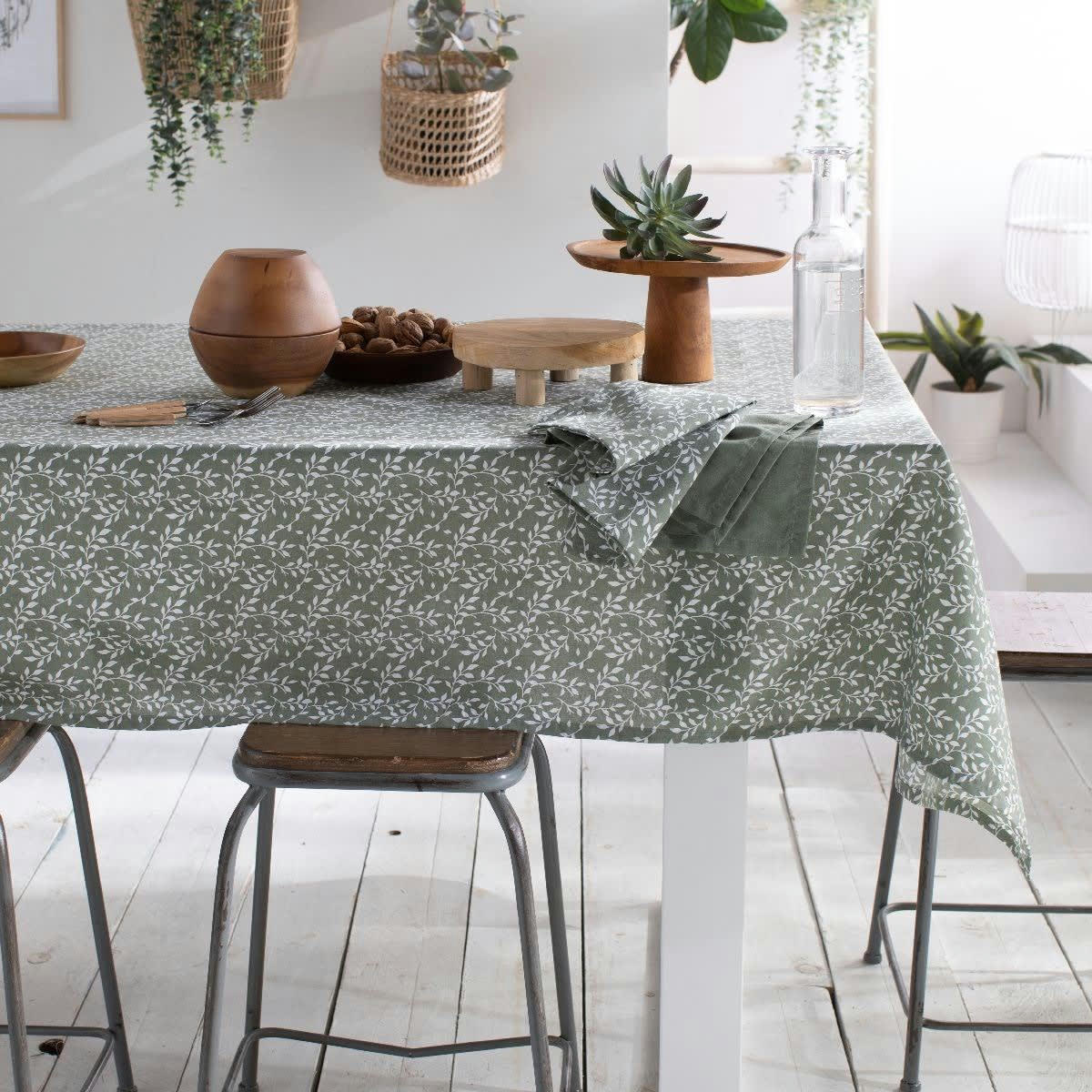 - Nappe en Polyester Vert 140x240 cm
