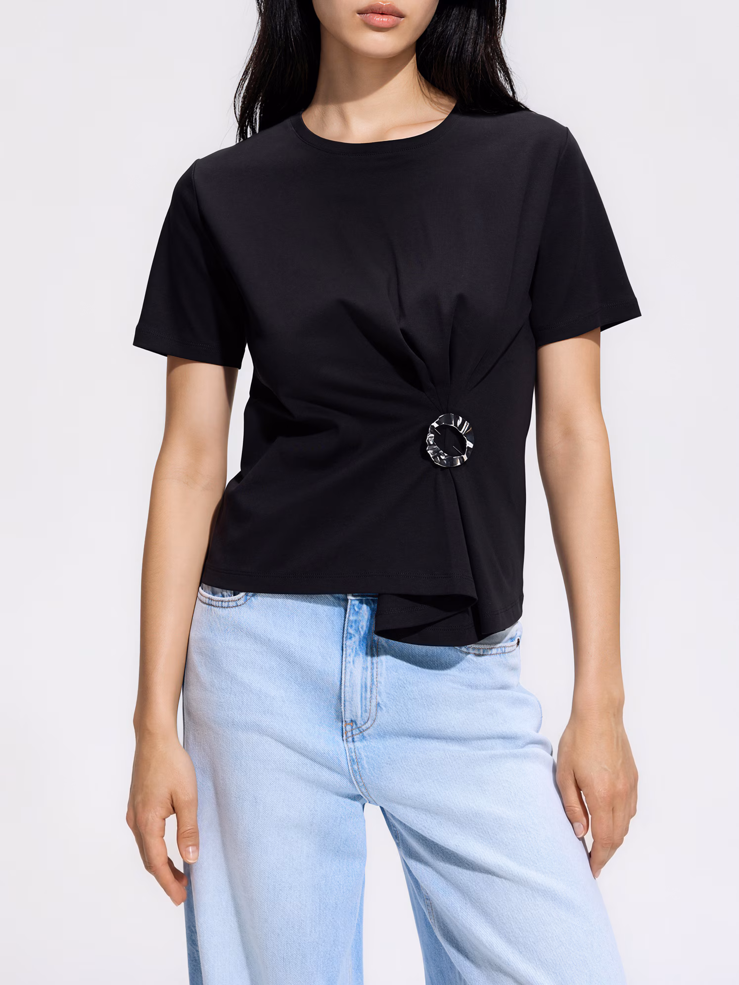 T-shirt z ozdobnym detalem