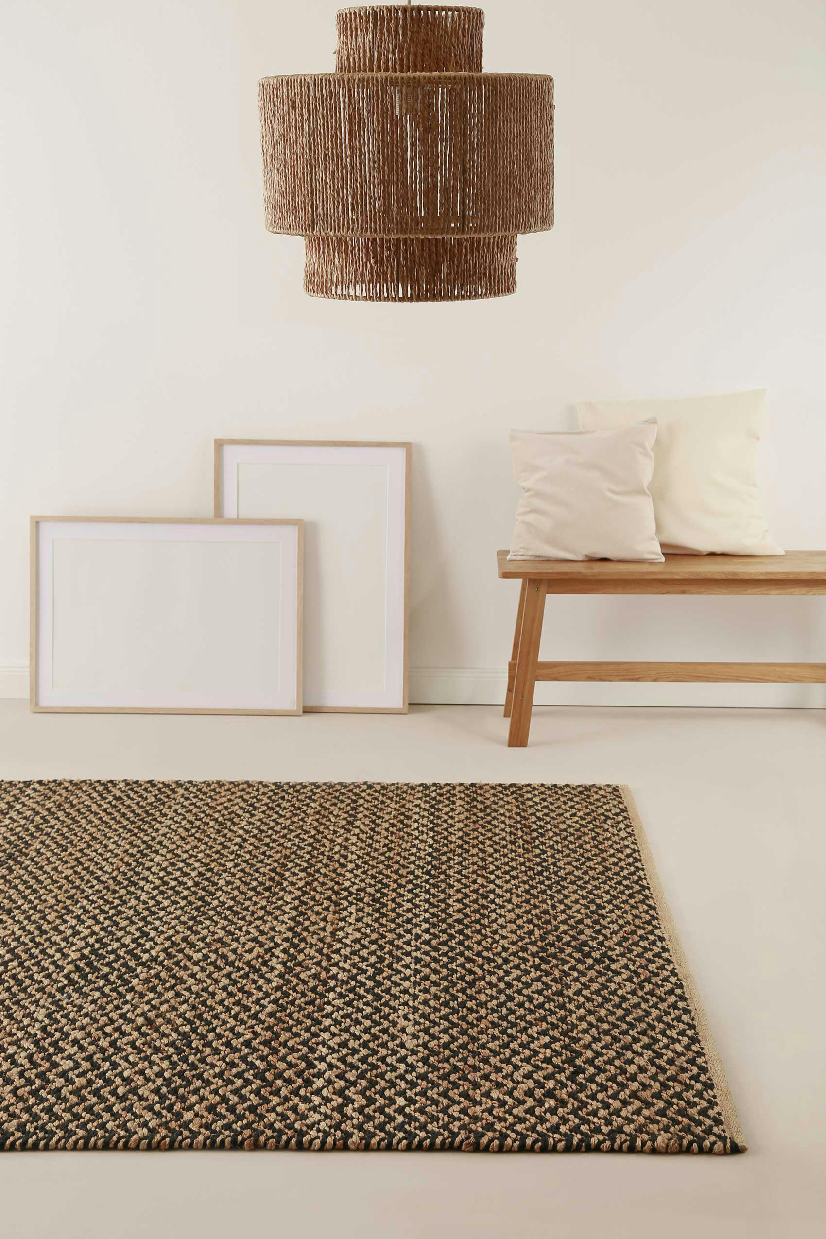 MONTPELLIER - Tapis tissé main en laine et jute noir et naturel avec motif 160x230