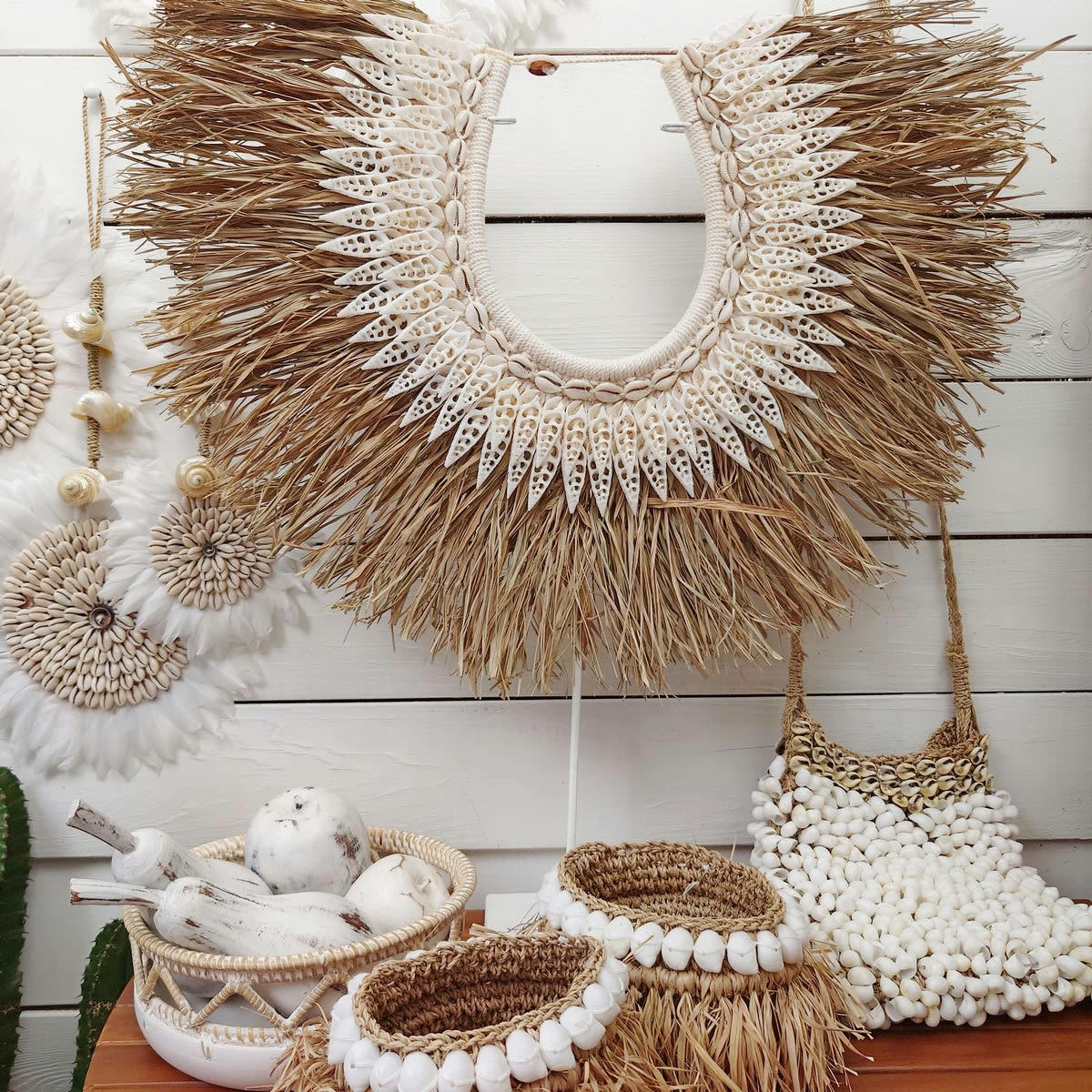 RAPHIA - Collier décoratif en raphia et coquillages, beige naturel 50x60 cm