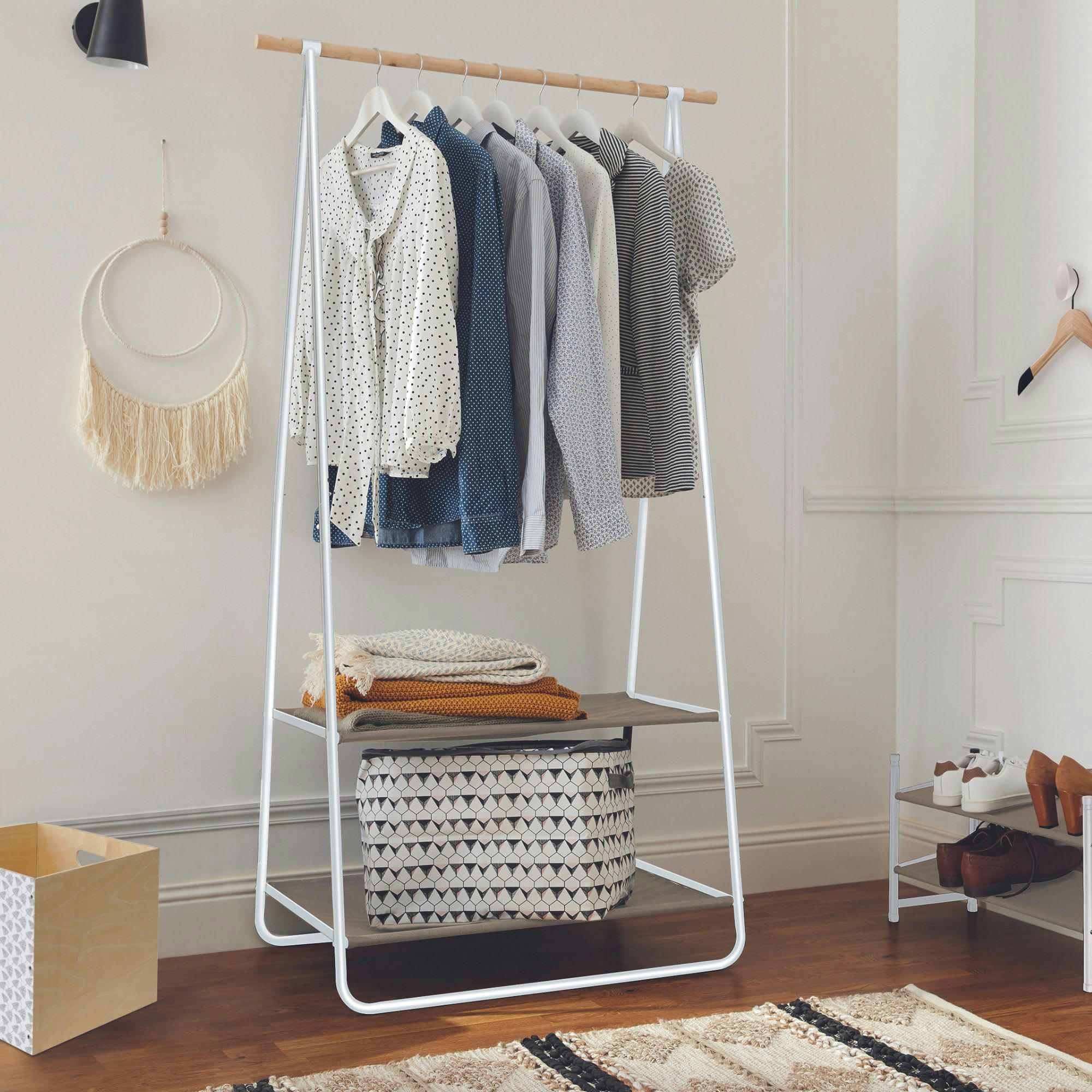 - Portant en bois métal et textile blanc 55x95x171cm