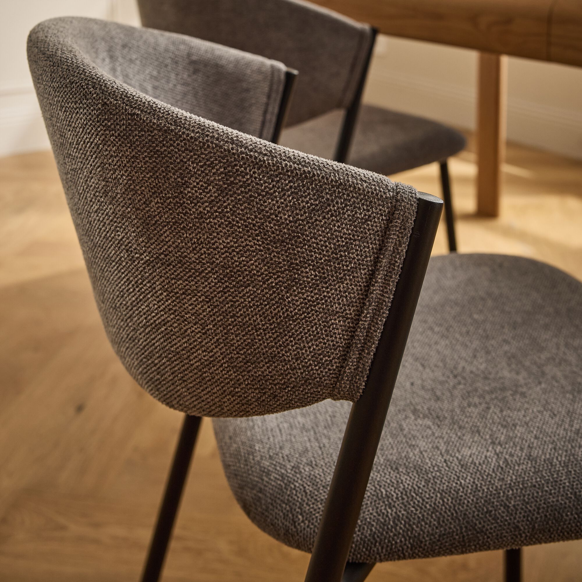 CASSANDRE - Chaise de repas épurée en tissu - gris