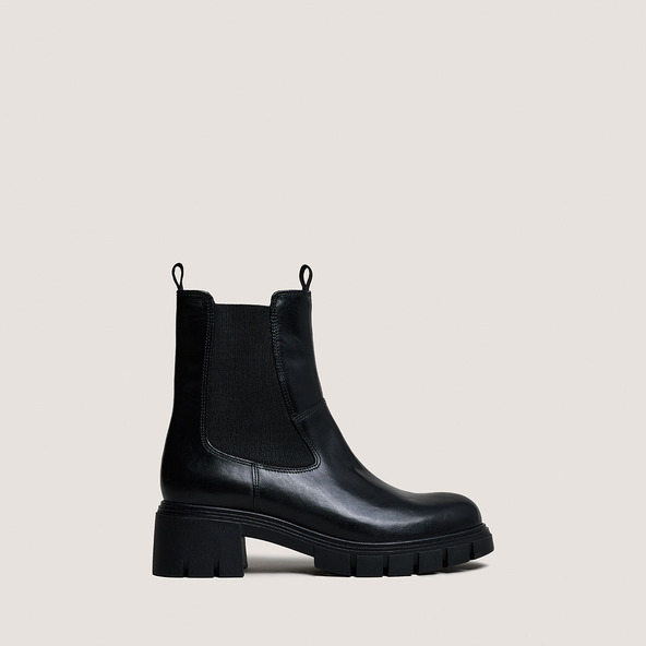 Boots à semelles crantées et bouts ronds...en cuir noir | ARONA