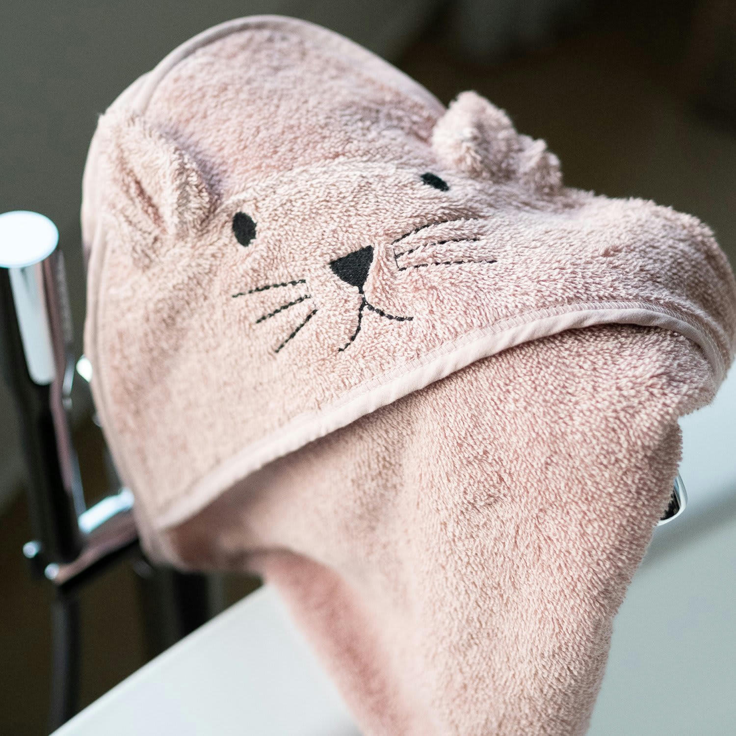 - Serviette à capuche chat