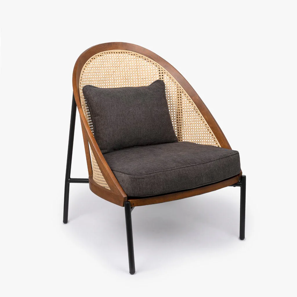 Cadeirão com Almofada Cinza com Costas em Rattan OZAWA