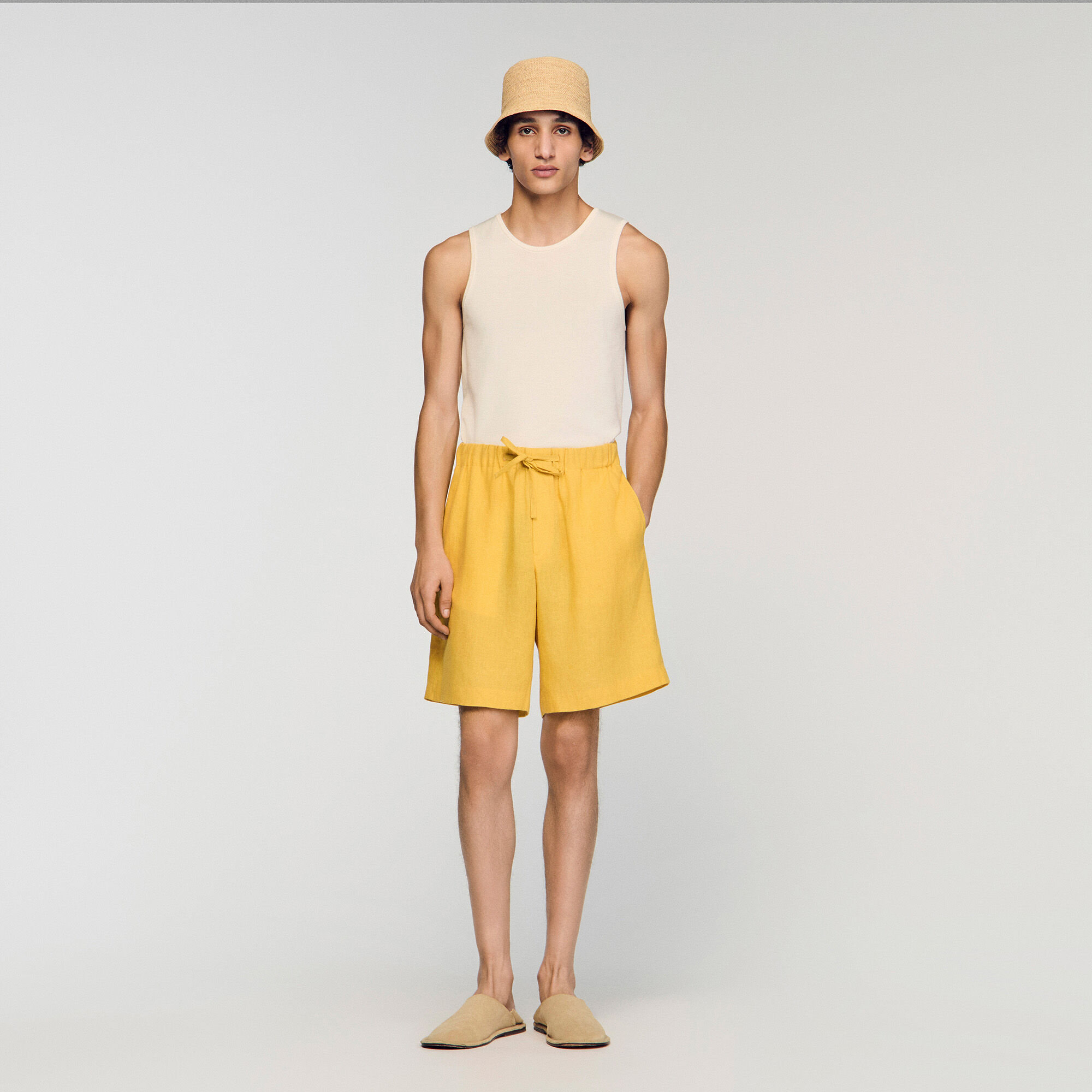Short en lin à taille élastiquée