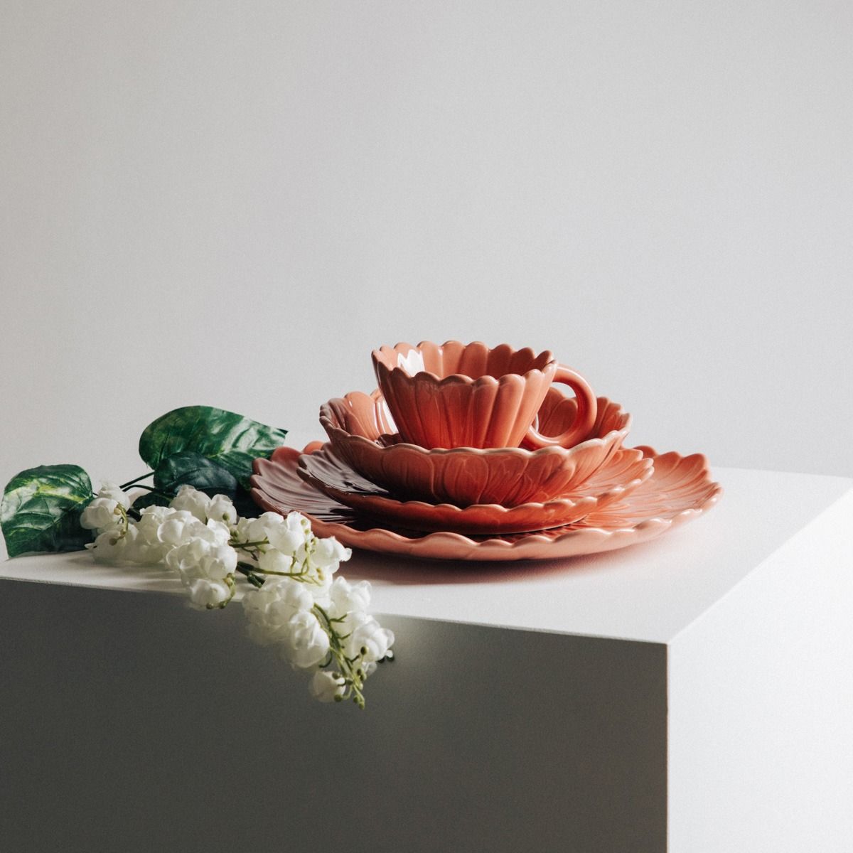 Talerz RASSET mały z kwiatem różowy 10 cm