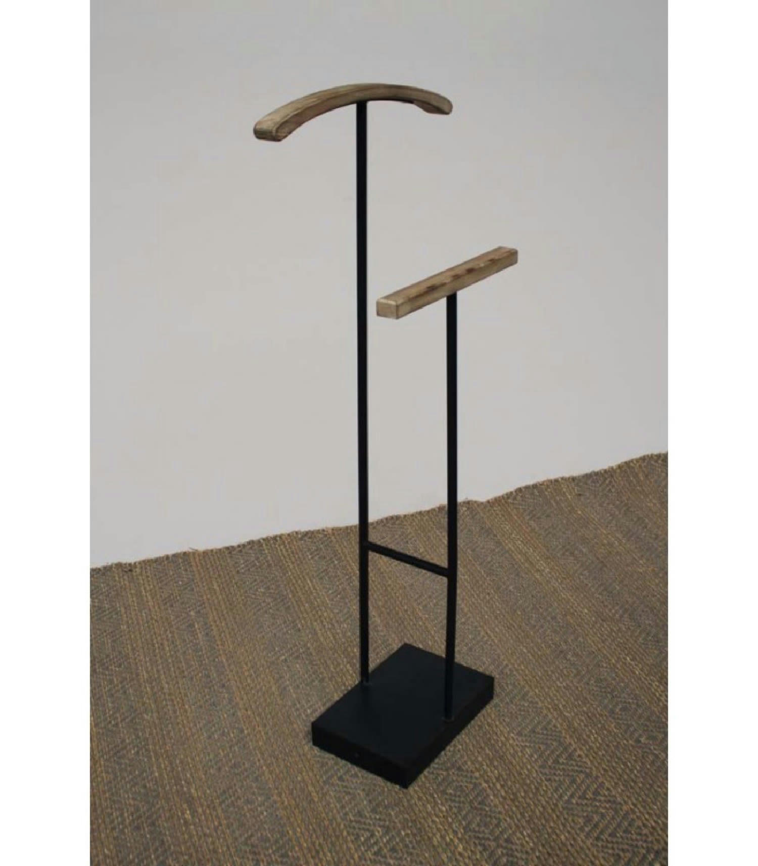 CLASSIQUE - Valet de nuit métal noir et bois H113cm
