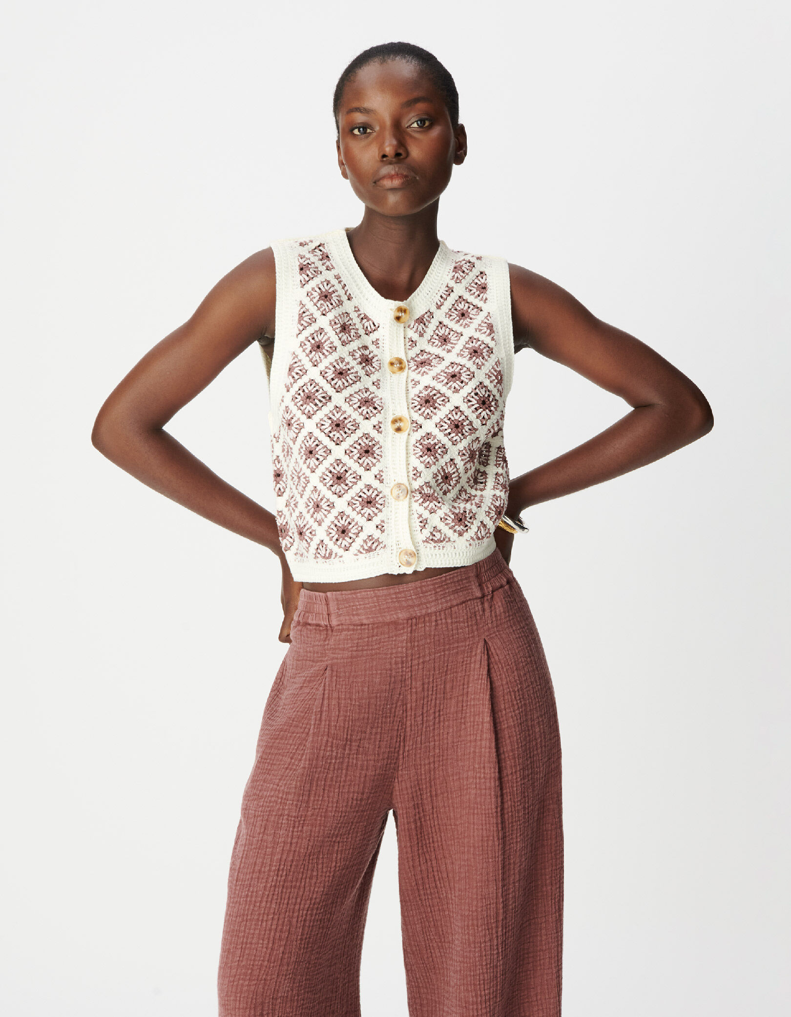 Cardigan sans manches écru tricot façon crochet Femme