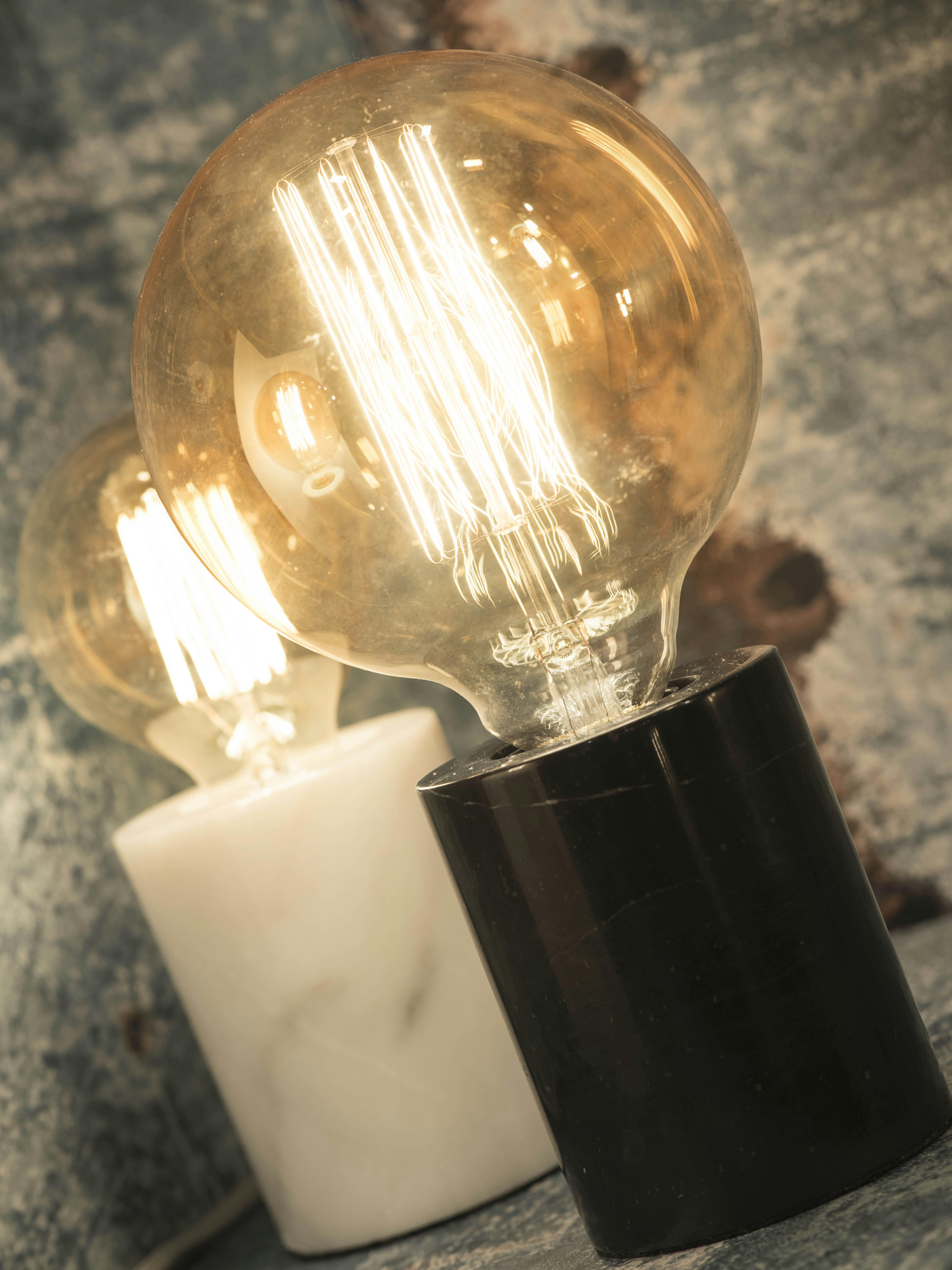 ATHENS - Lampe de table en marbre noir H10cm