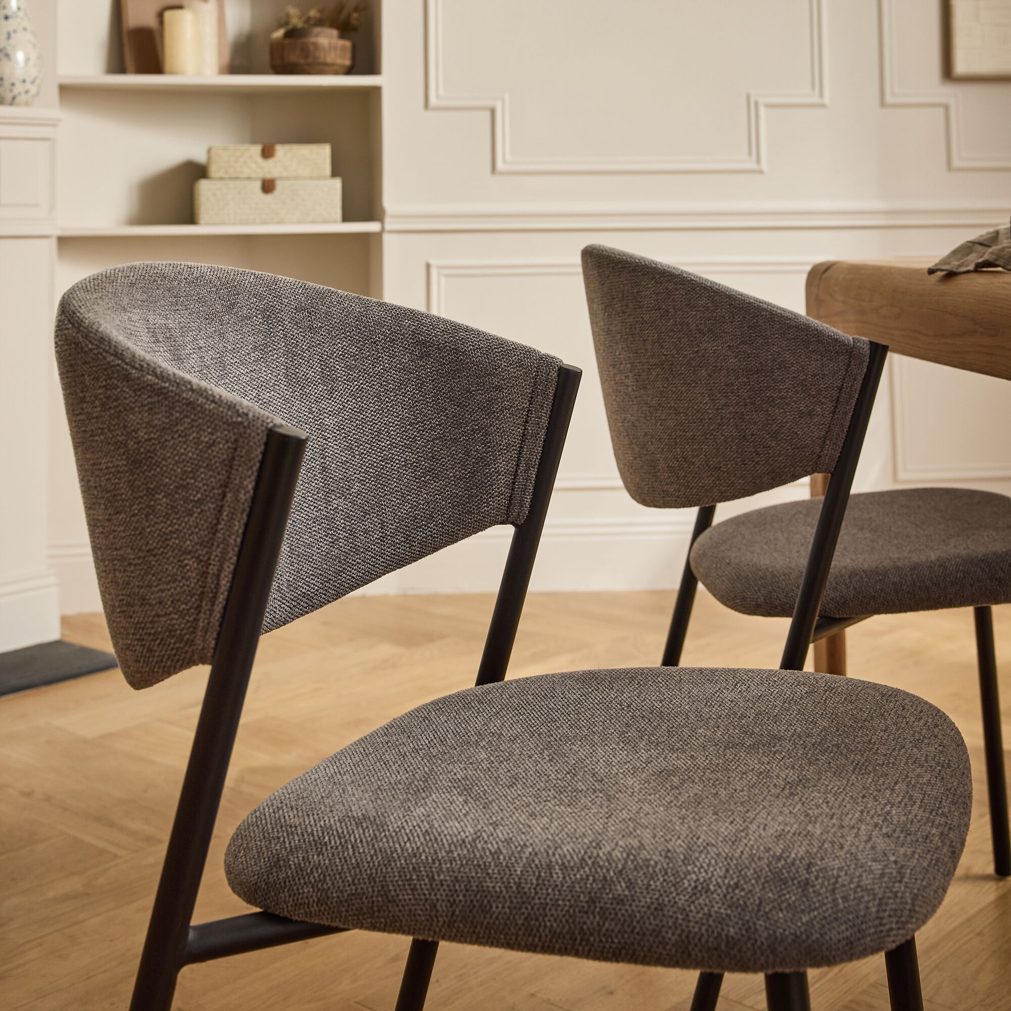 CASSANDRE - Chaise de repas épurée en tissu - gris