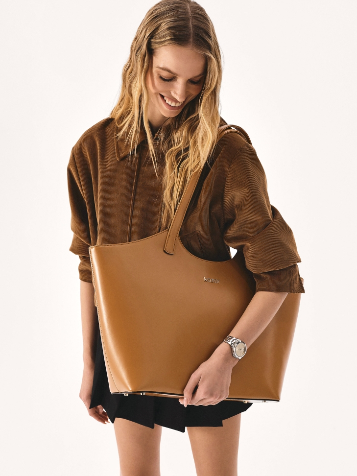 Light brown tote bag with shoulder handles