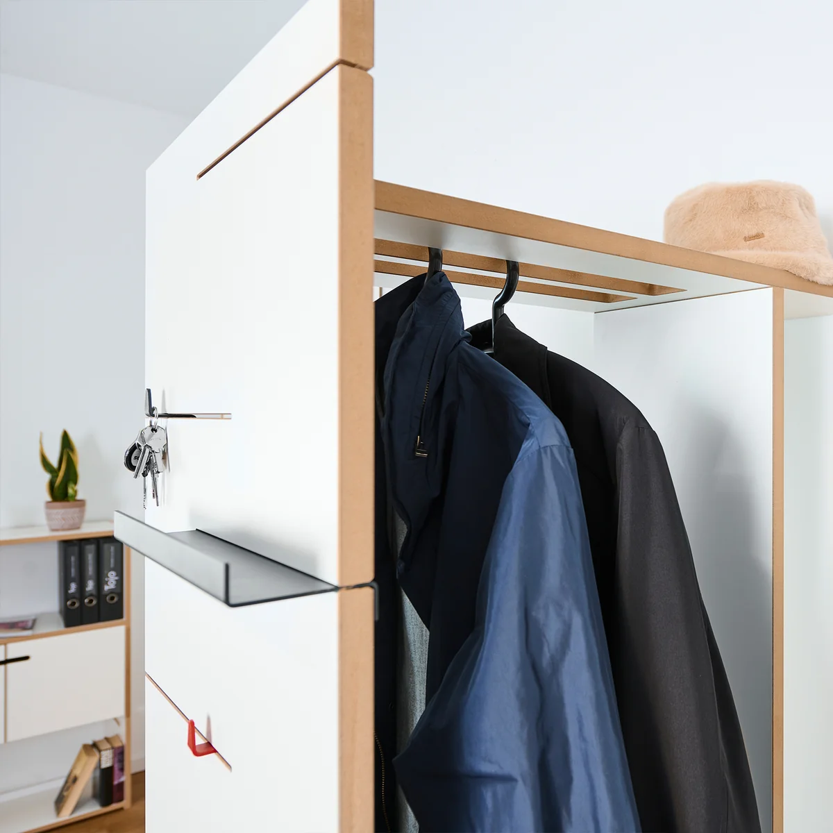 Tojo - Ablage für angeber Garderobe, anthrazit