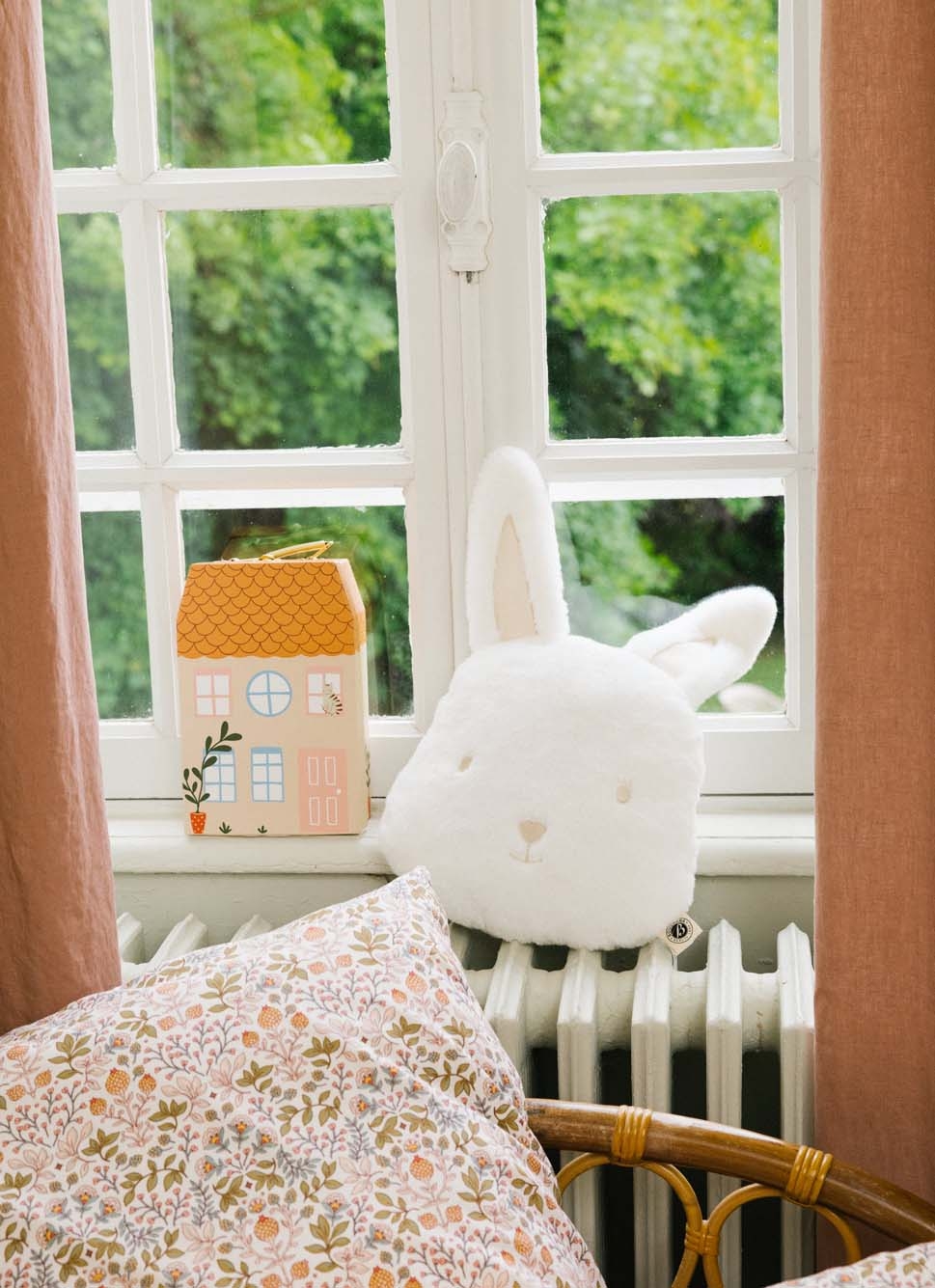 COUSSIN FORME TÊTE DE LAPIN ÉCRU