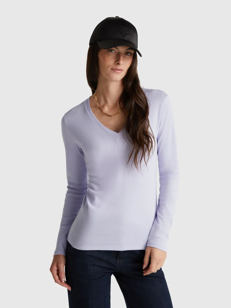 Purple t-shirt with V-neck