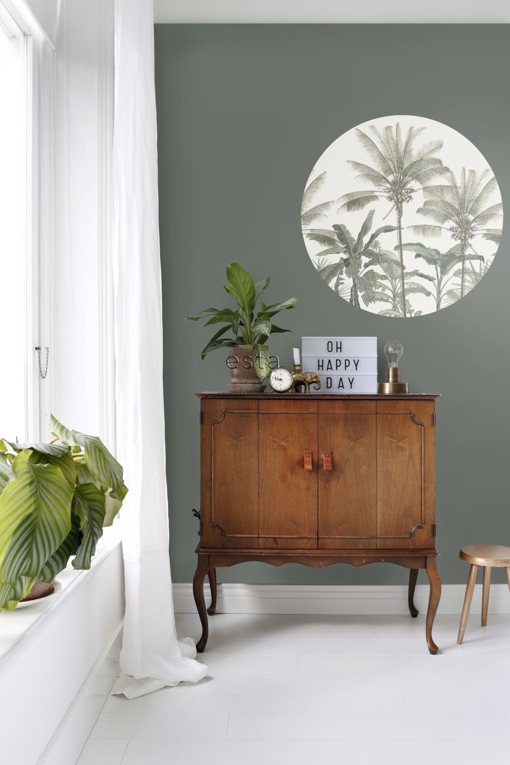 ESTAhome zelfklevende behangcirkel palmbomen lichtbeige en vergrijsd groen - Ø 70 cm - 158983