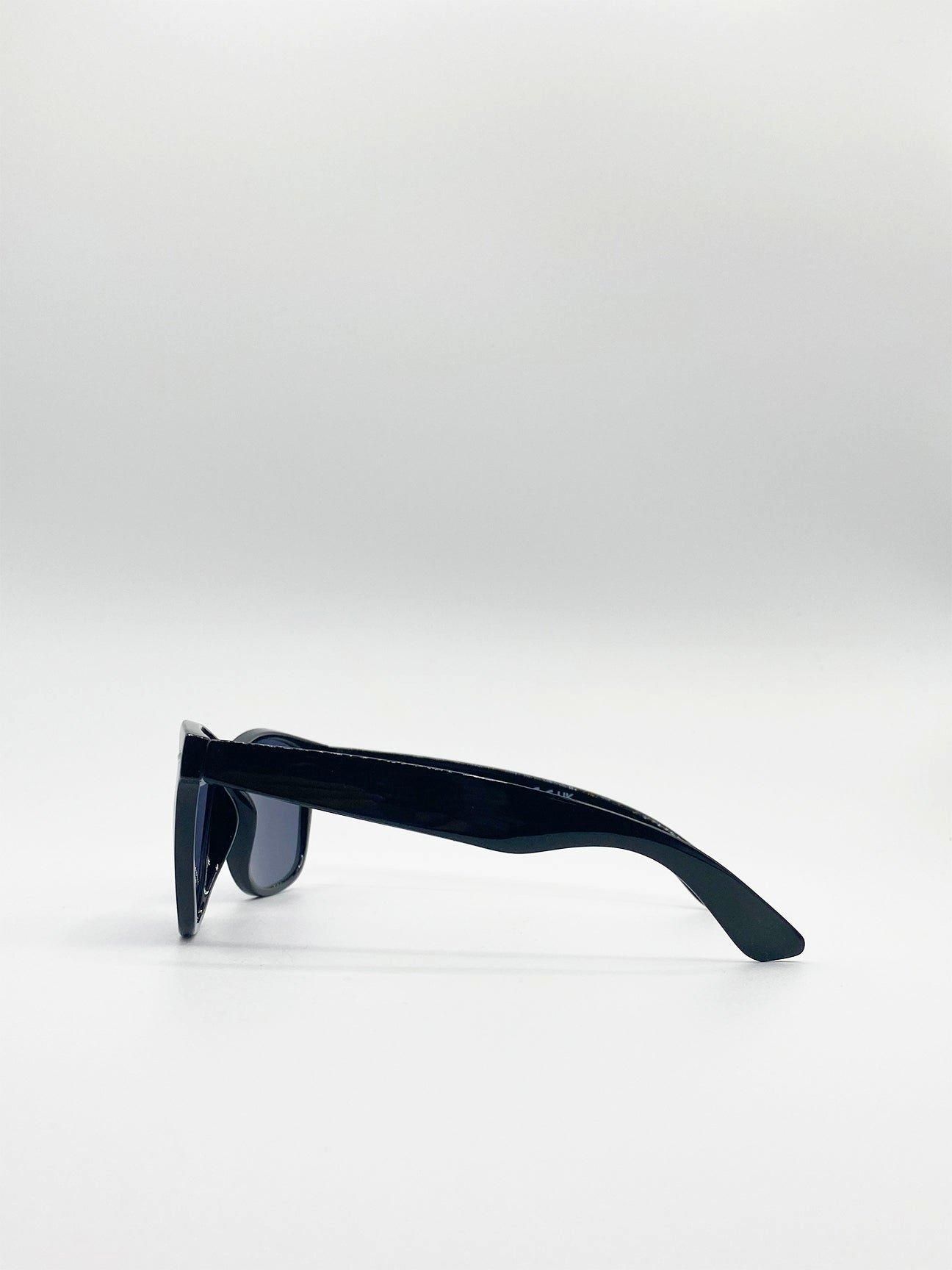 SVNX Classic Wayfarer Sunglasses In Black