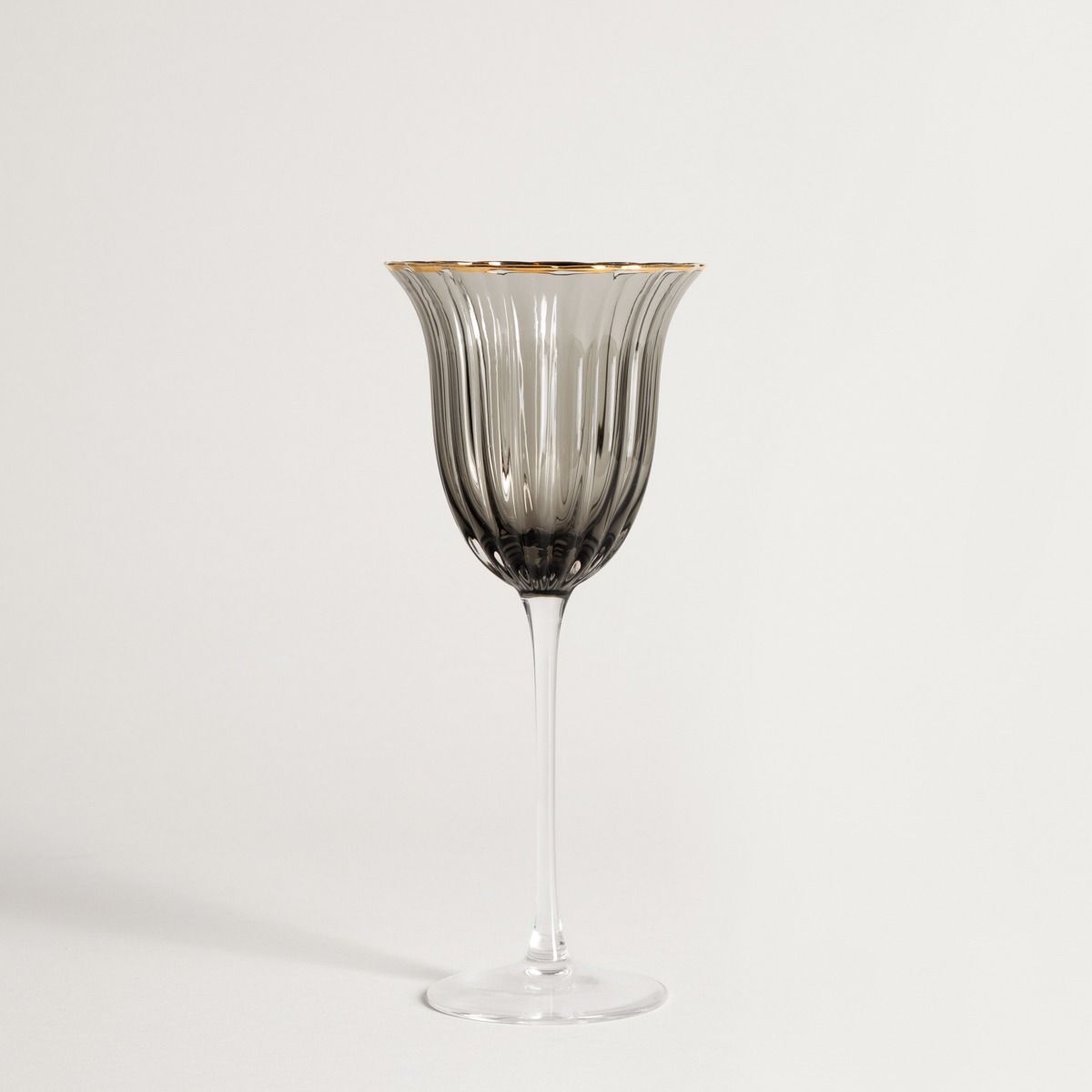 Kieliszek SCURO do wina, czarny ze złotym rantem 0,45 l