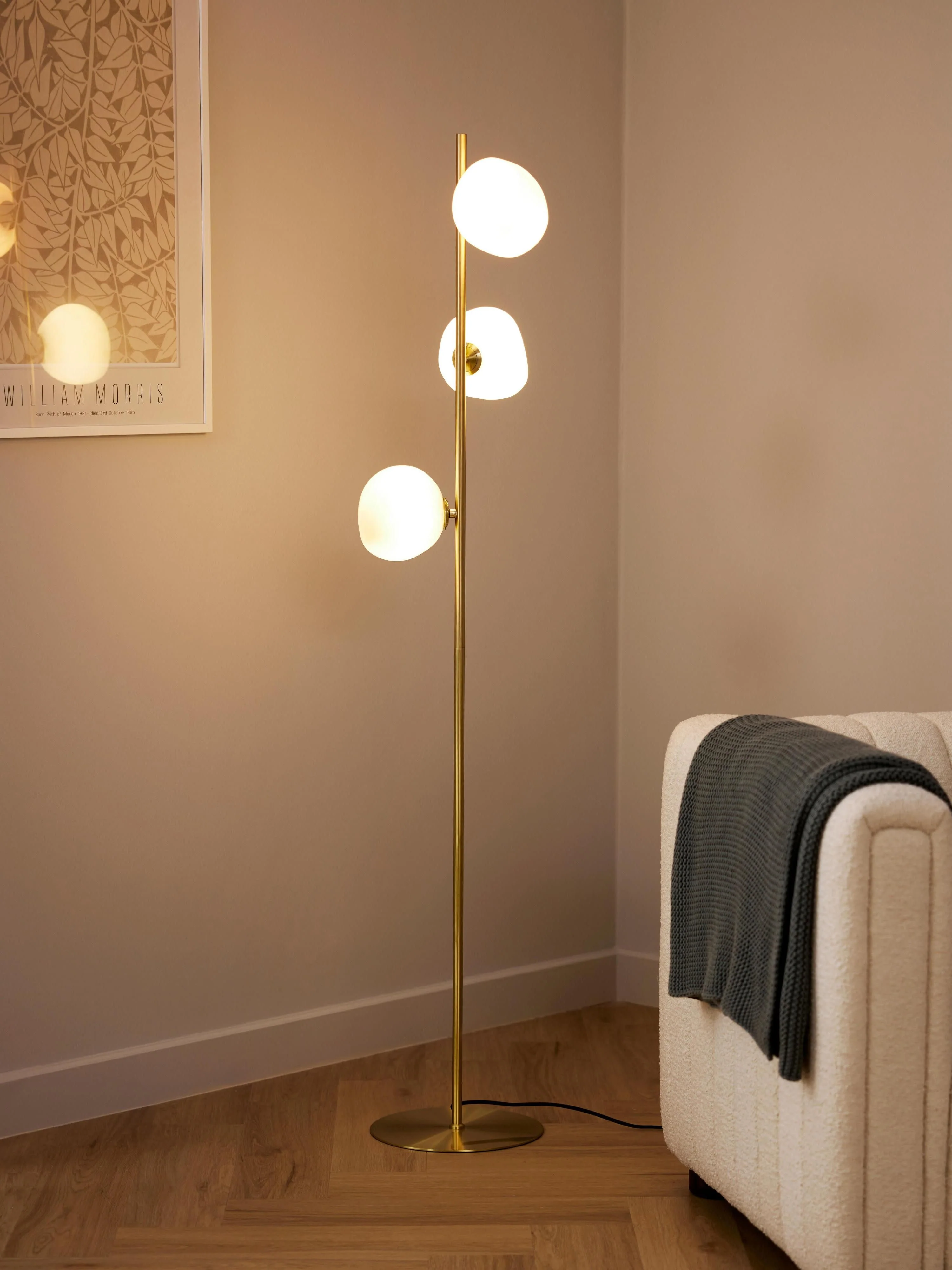 Stehlampe Josie aus Opalglas