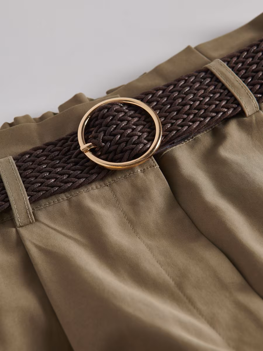 Shorts With Wattled Belt
