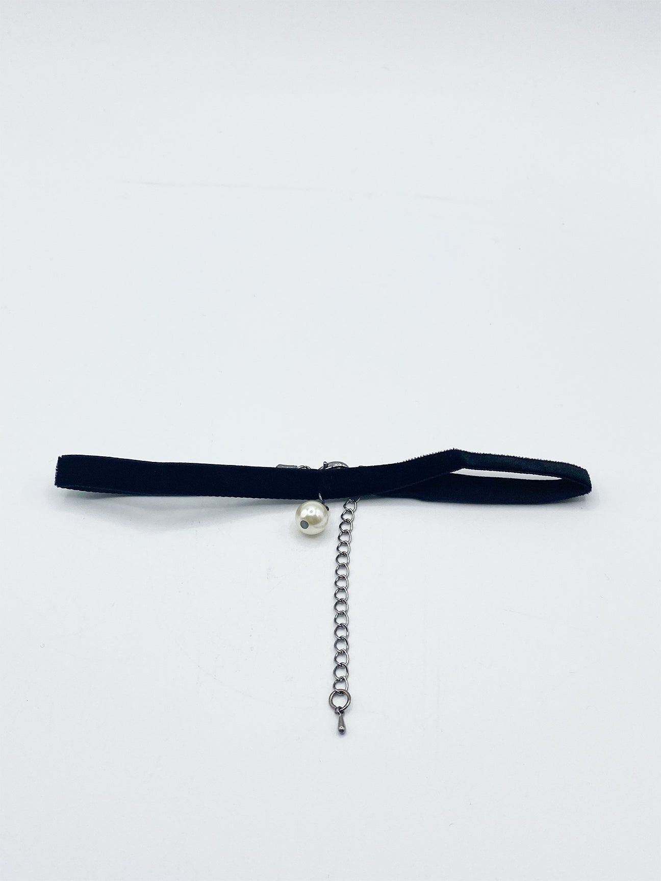 SVNX Black Faux Velvet Choker Necklace With Faux Pearl Charm
